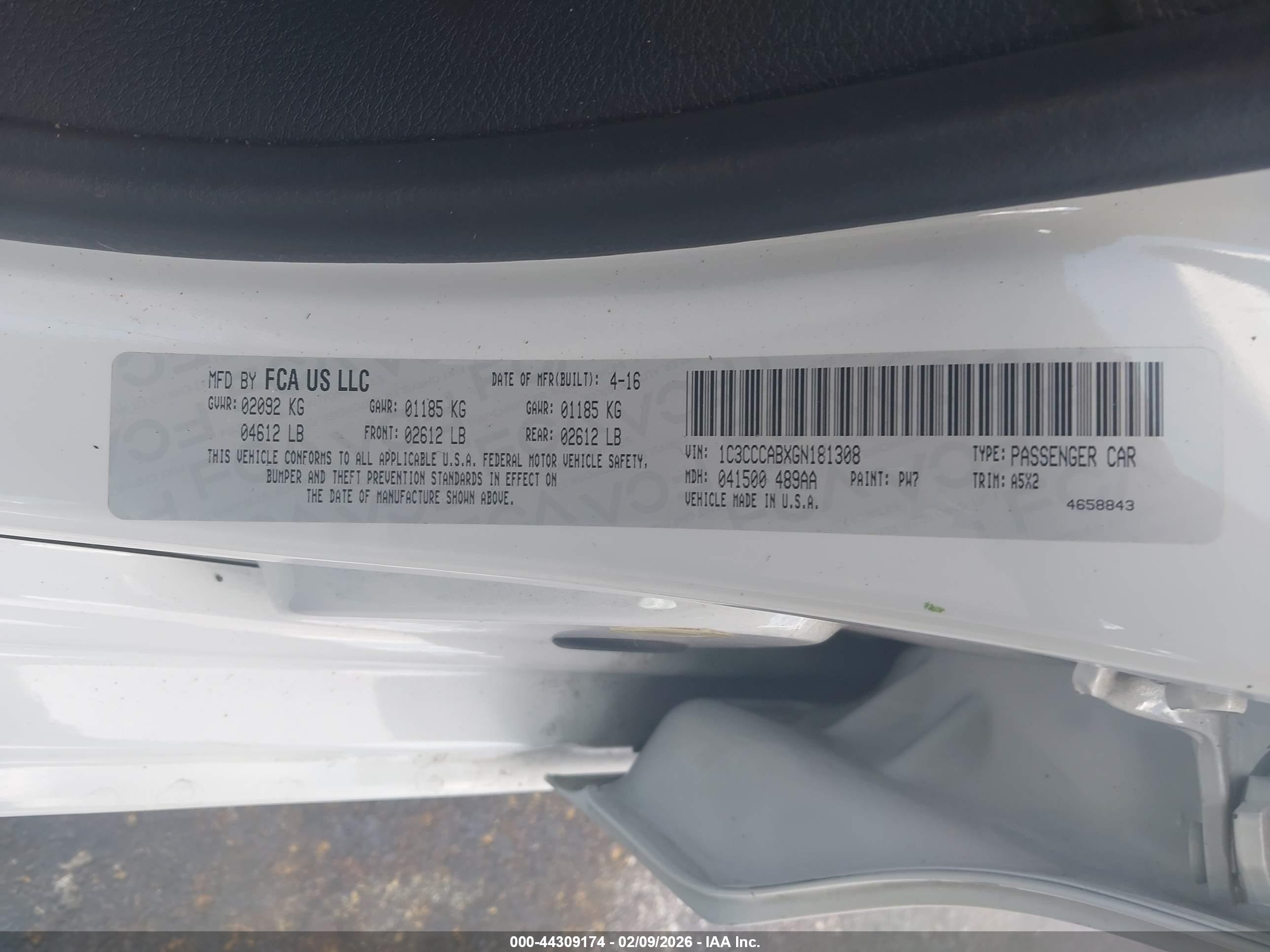 CHRYSLER 200 image 9