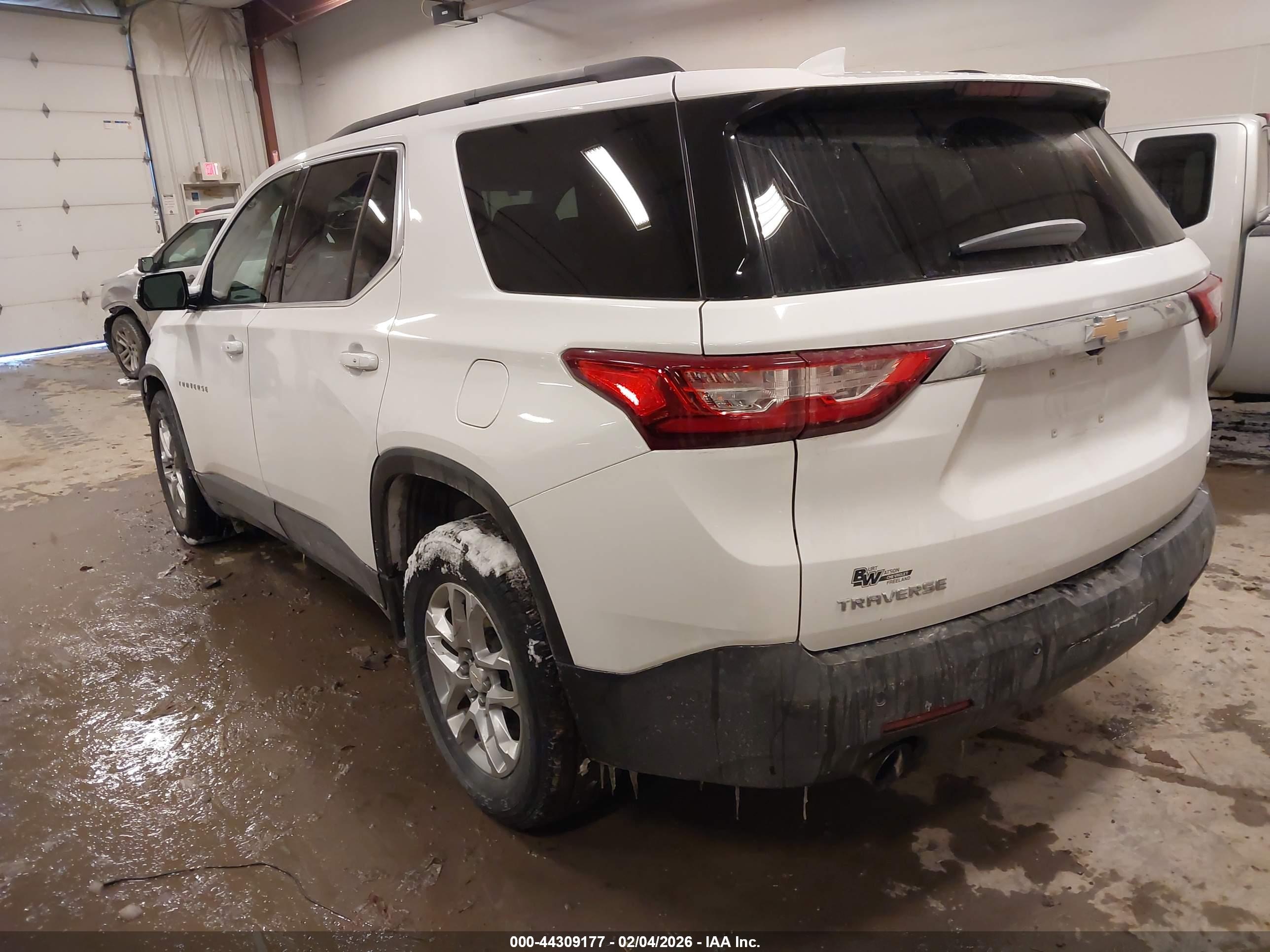CHEVROLET TRAVERSE image 3