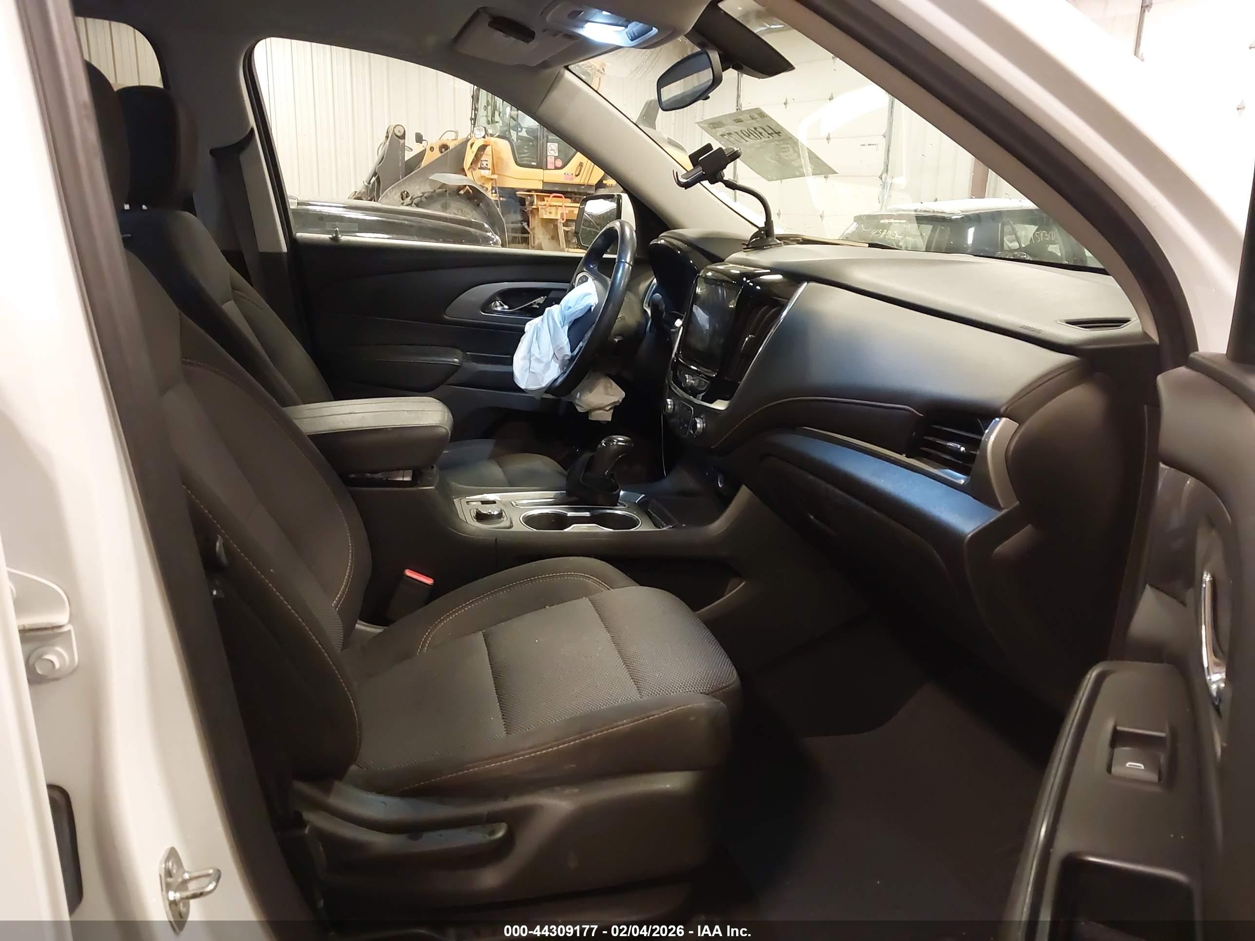 CHEVROLET TRAVERSE image 5