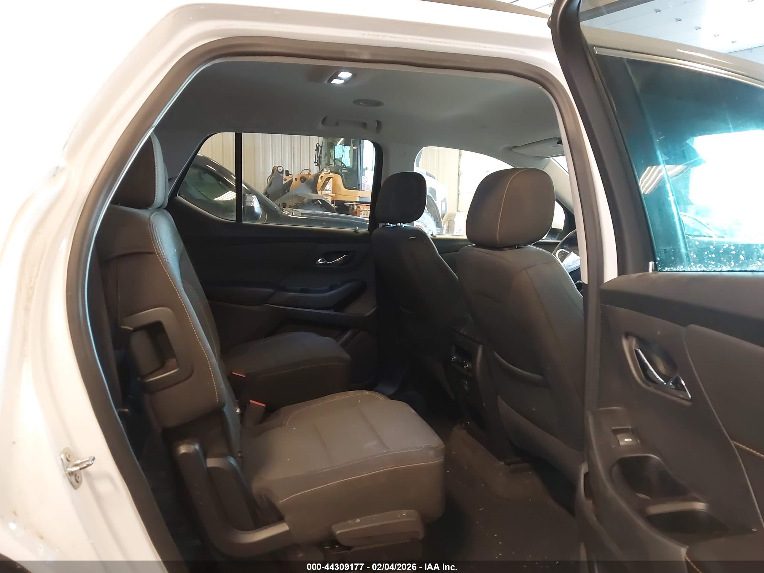 CHEVROLET TRAVERSE image 8
