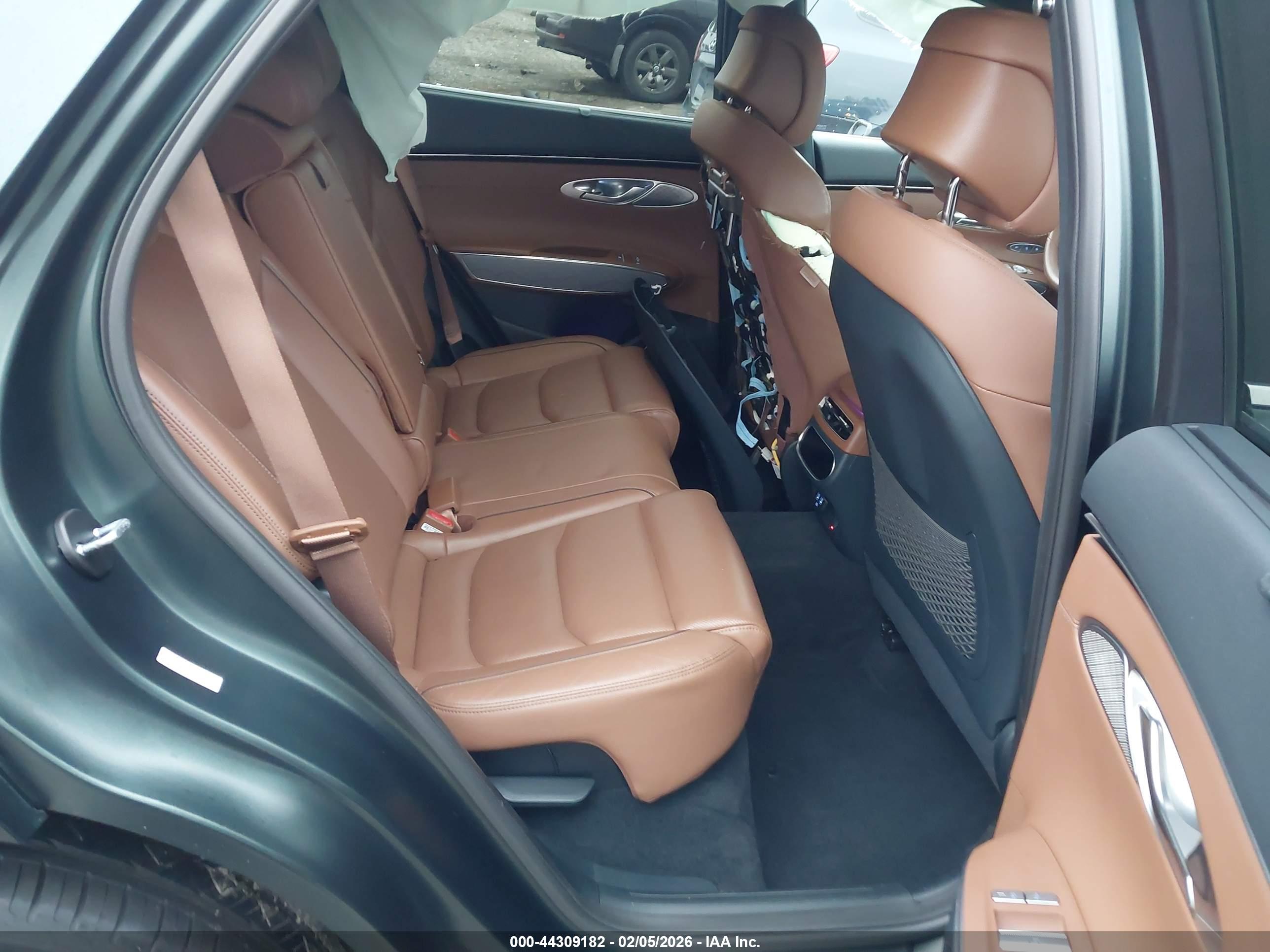 GENESIS GV70 image 8