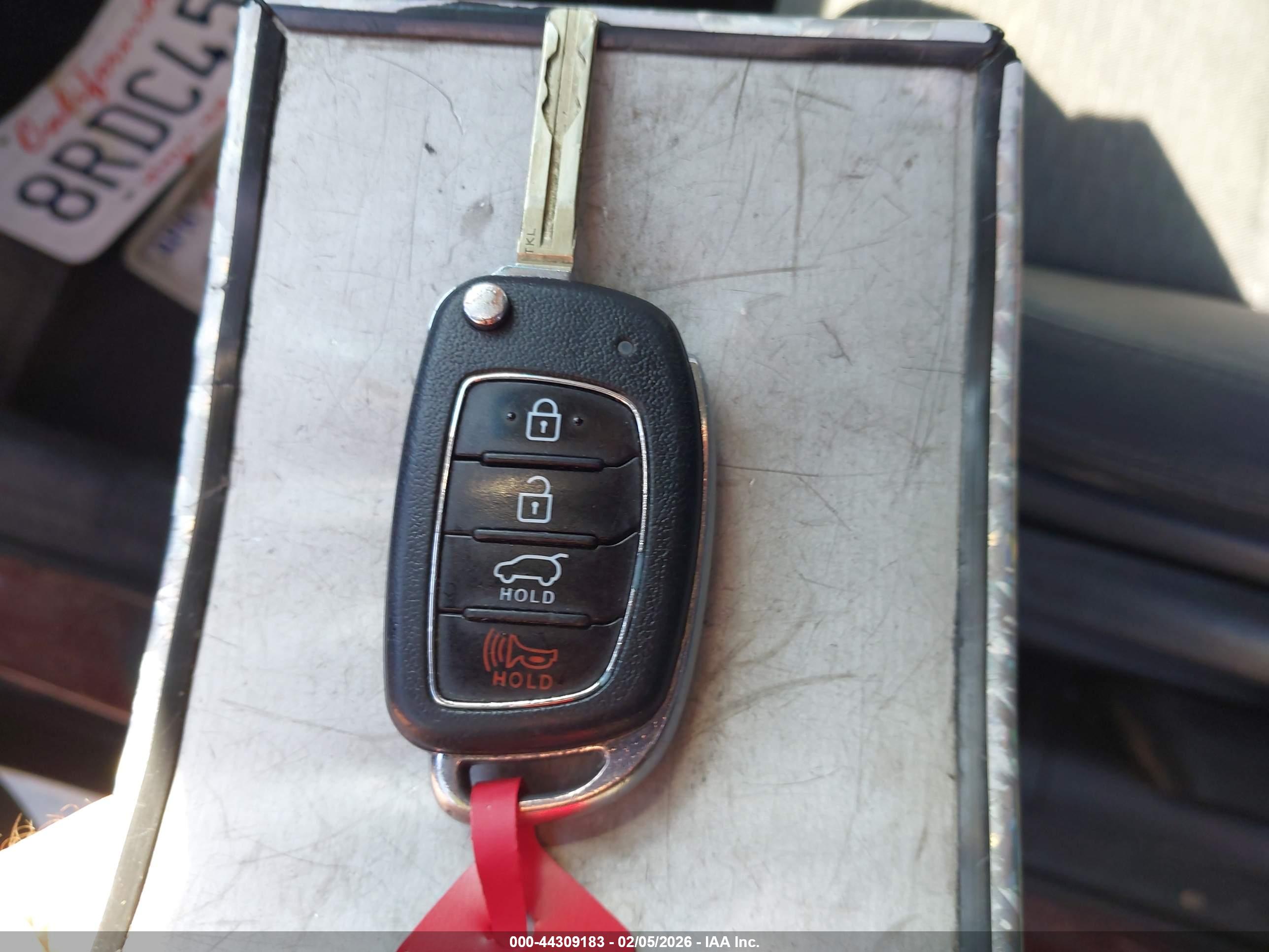 HYUNDAI TUCSON image 11