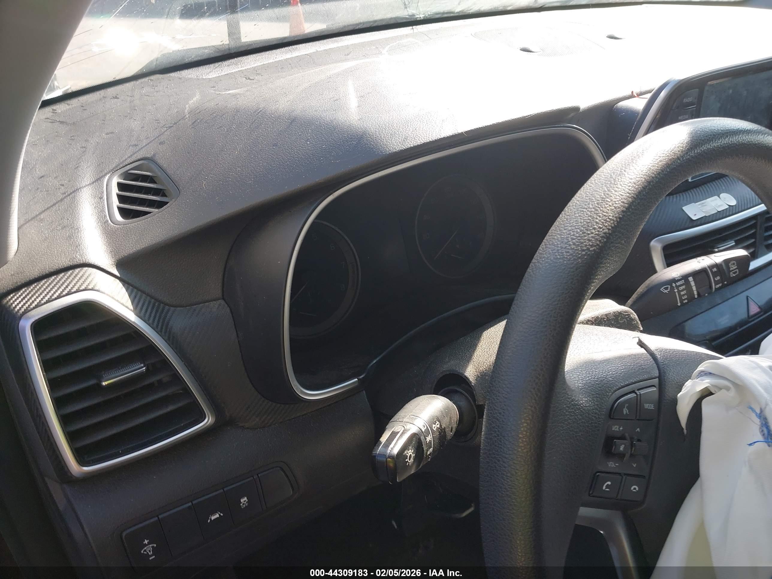 HYUNDAI TUCSON image 7