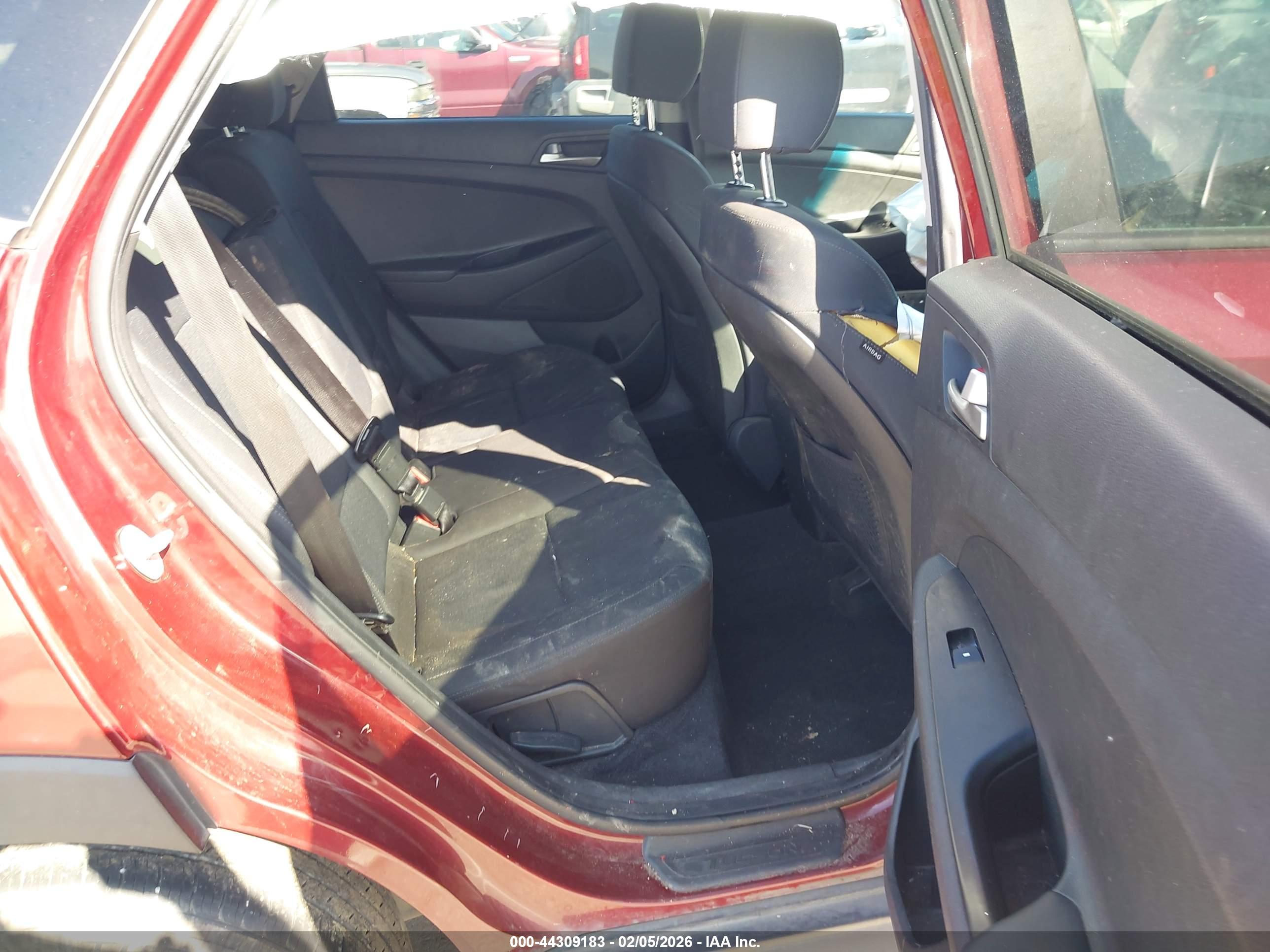 HYUNDAI TUCSON image 8
