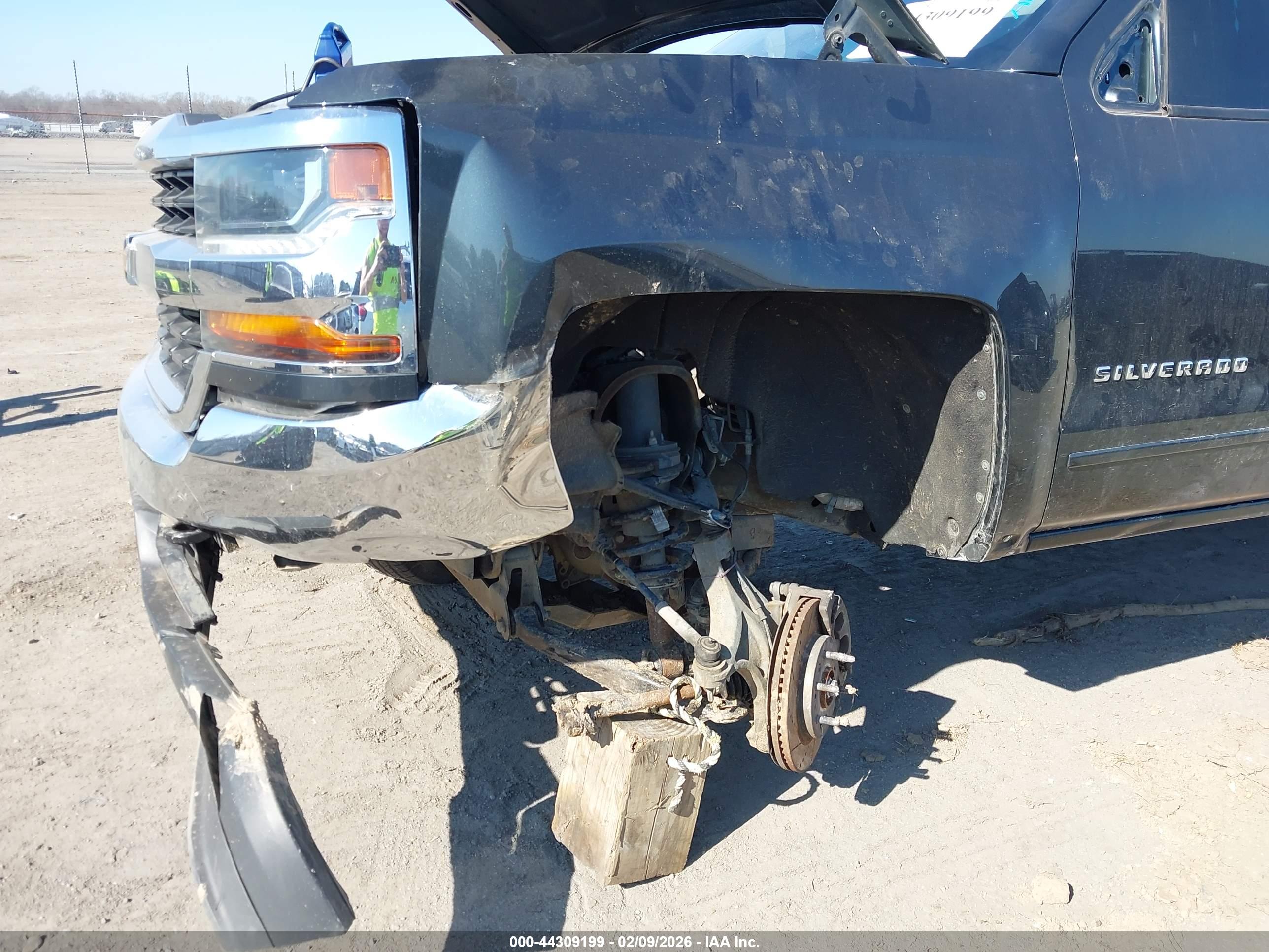 CHEVROLET SILVERADO image 6