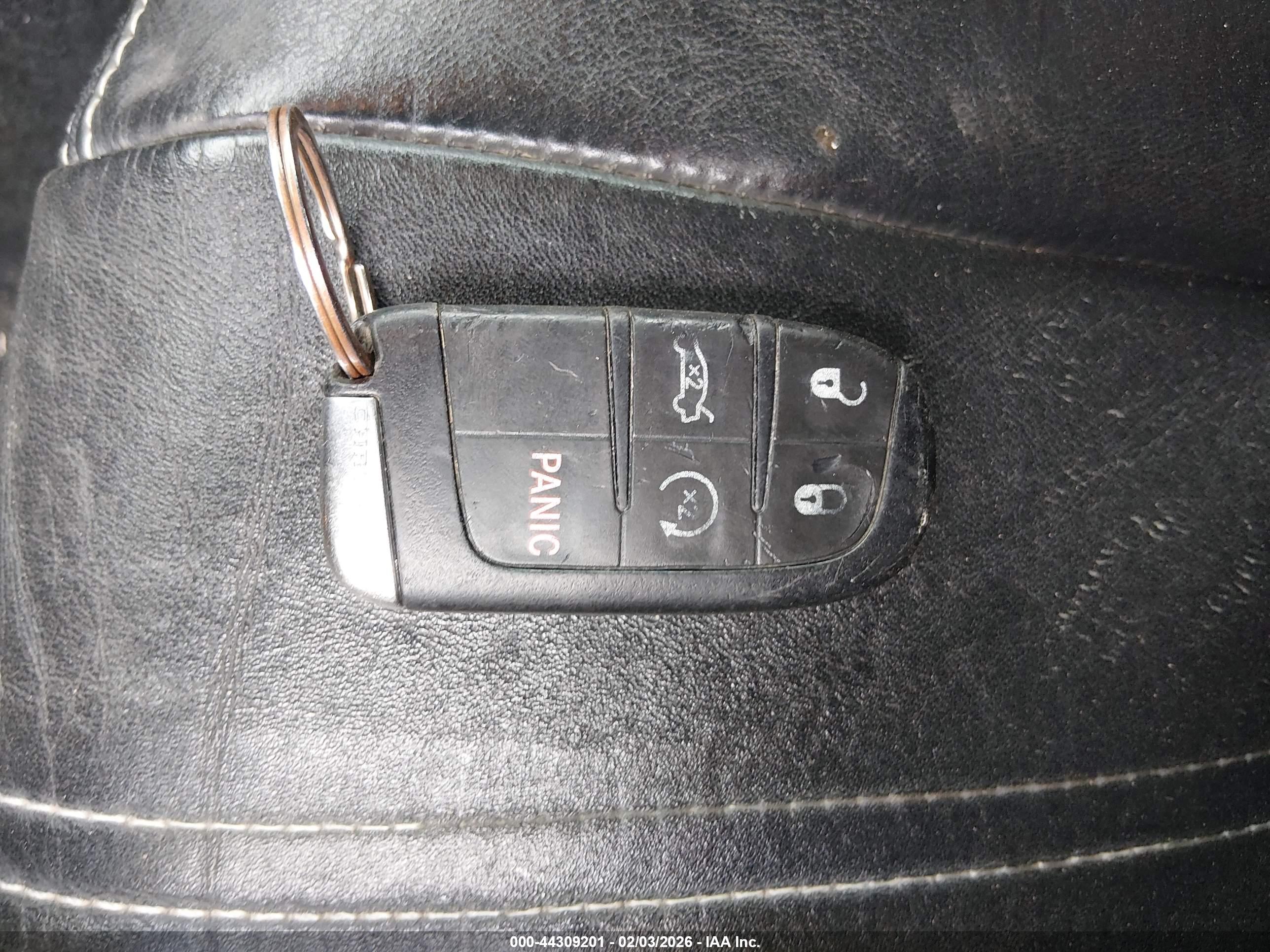 CHRYSLER 300 image 11