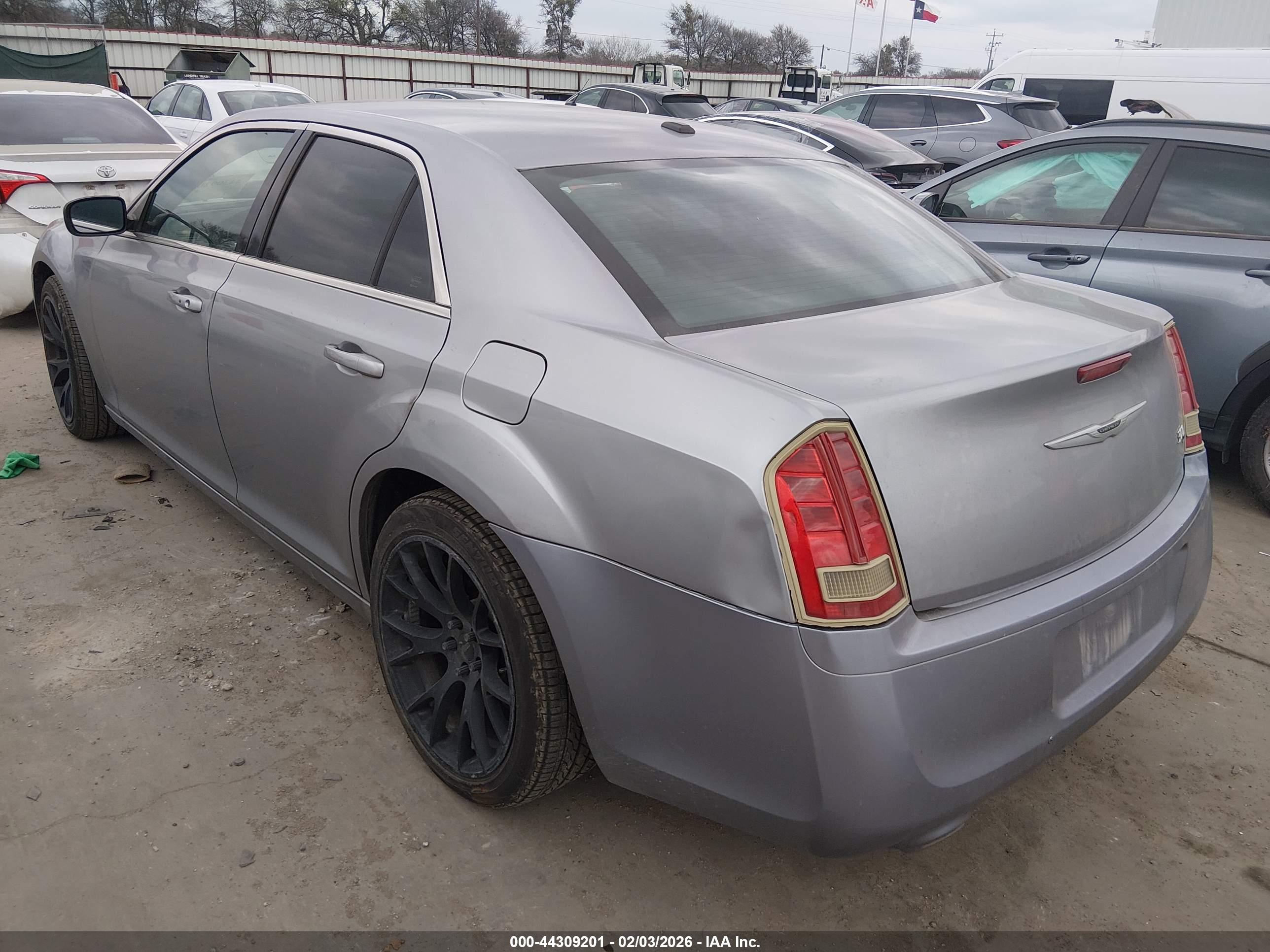 CHRYSLER 300 image 3