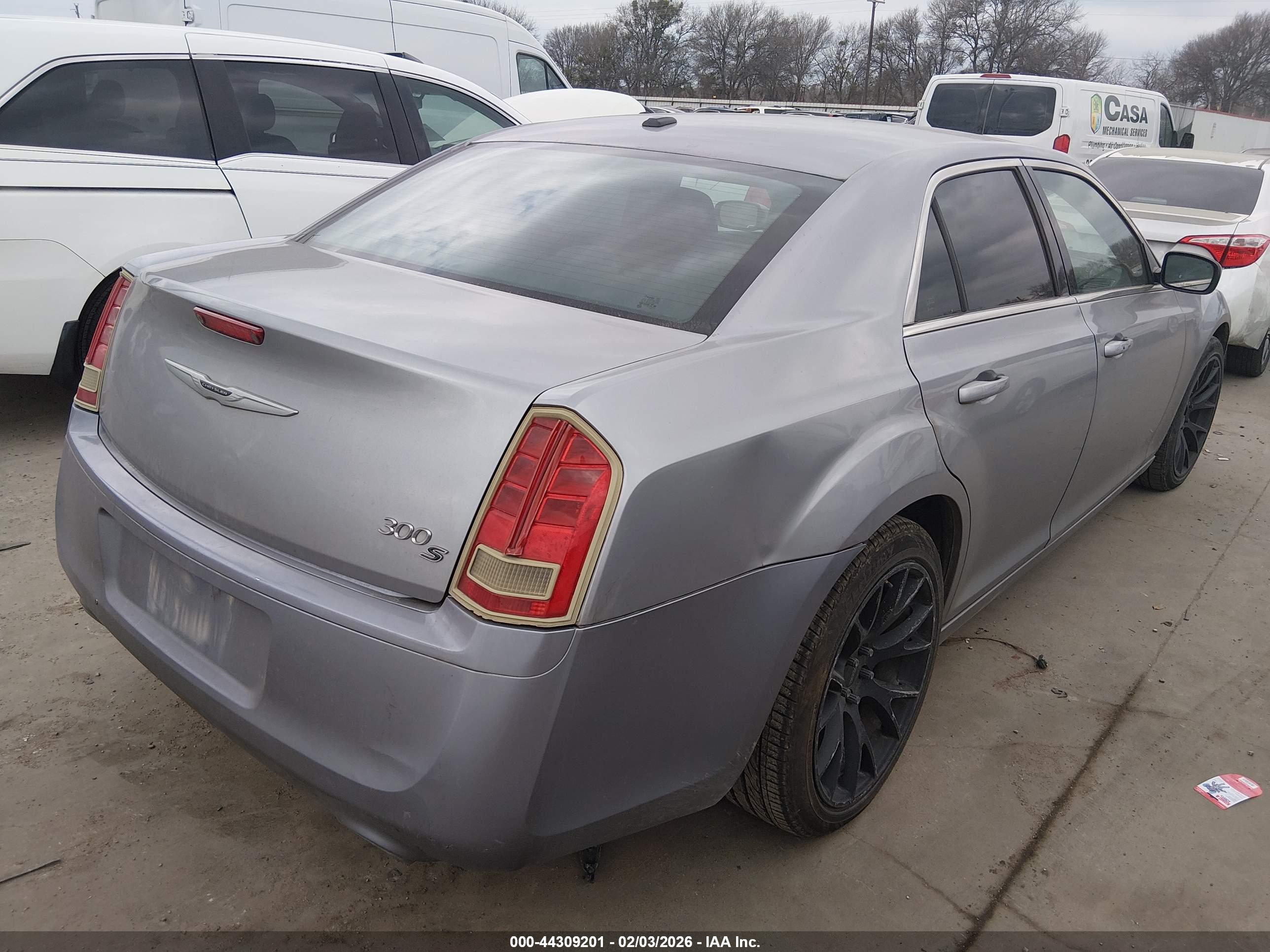 CHRYSLER 300 image 4