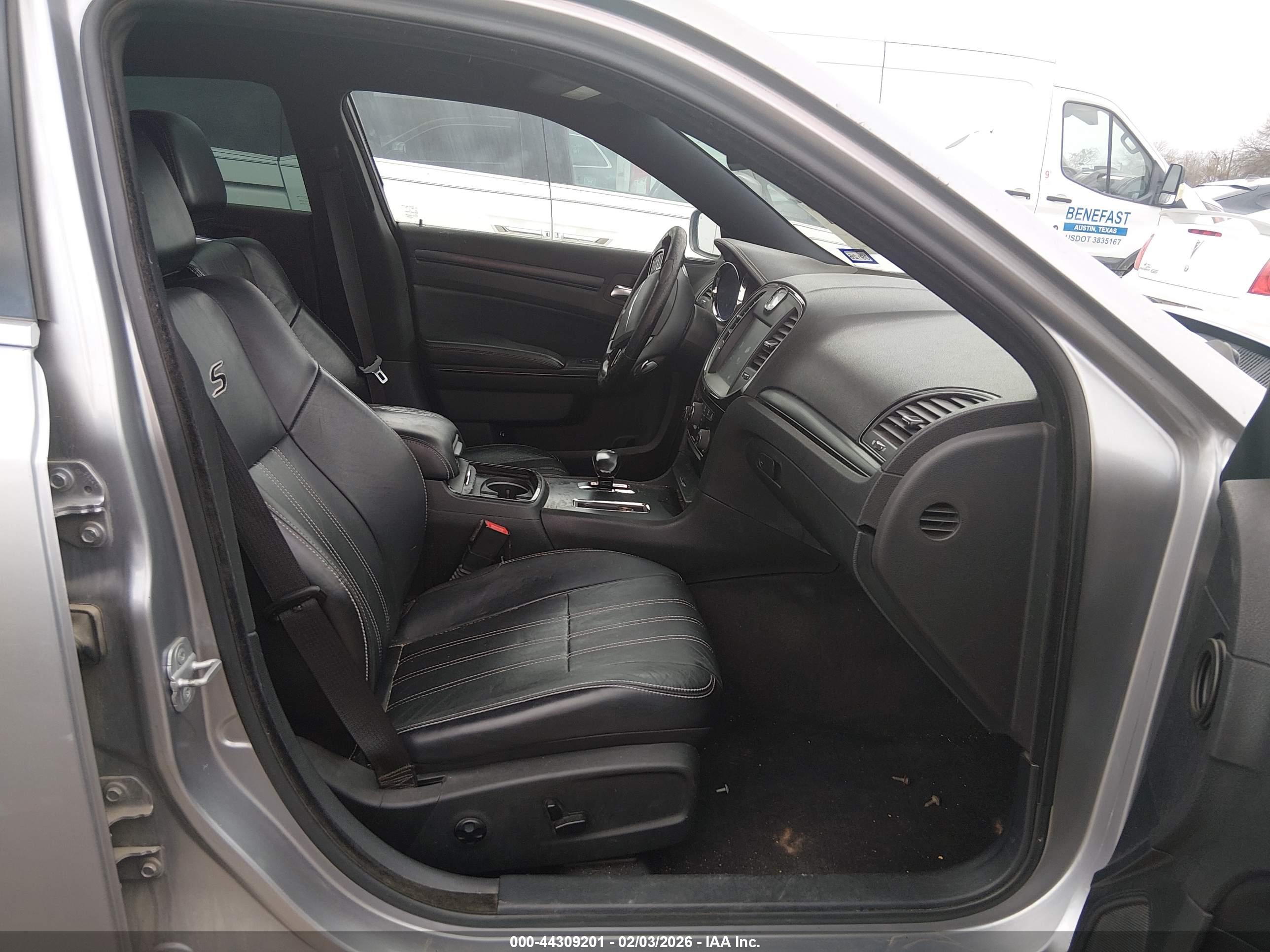 CHRYSLER 300 image 5