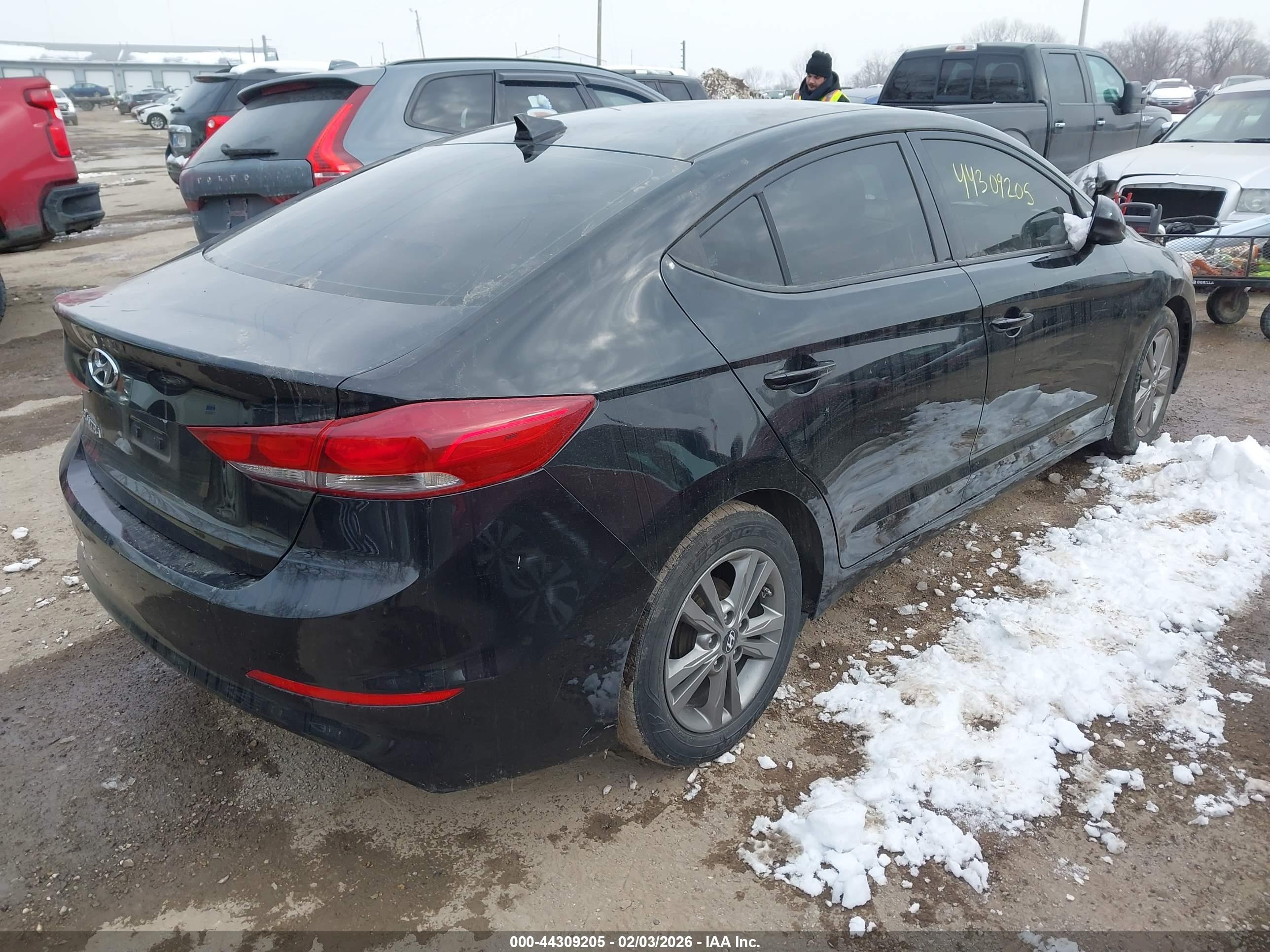 HYUNDAI ELANTRA image 4
