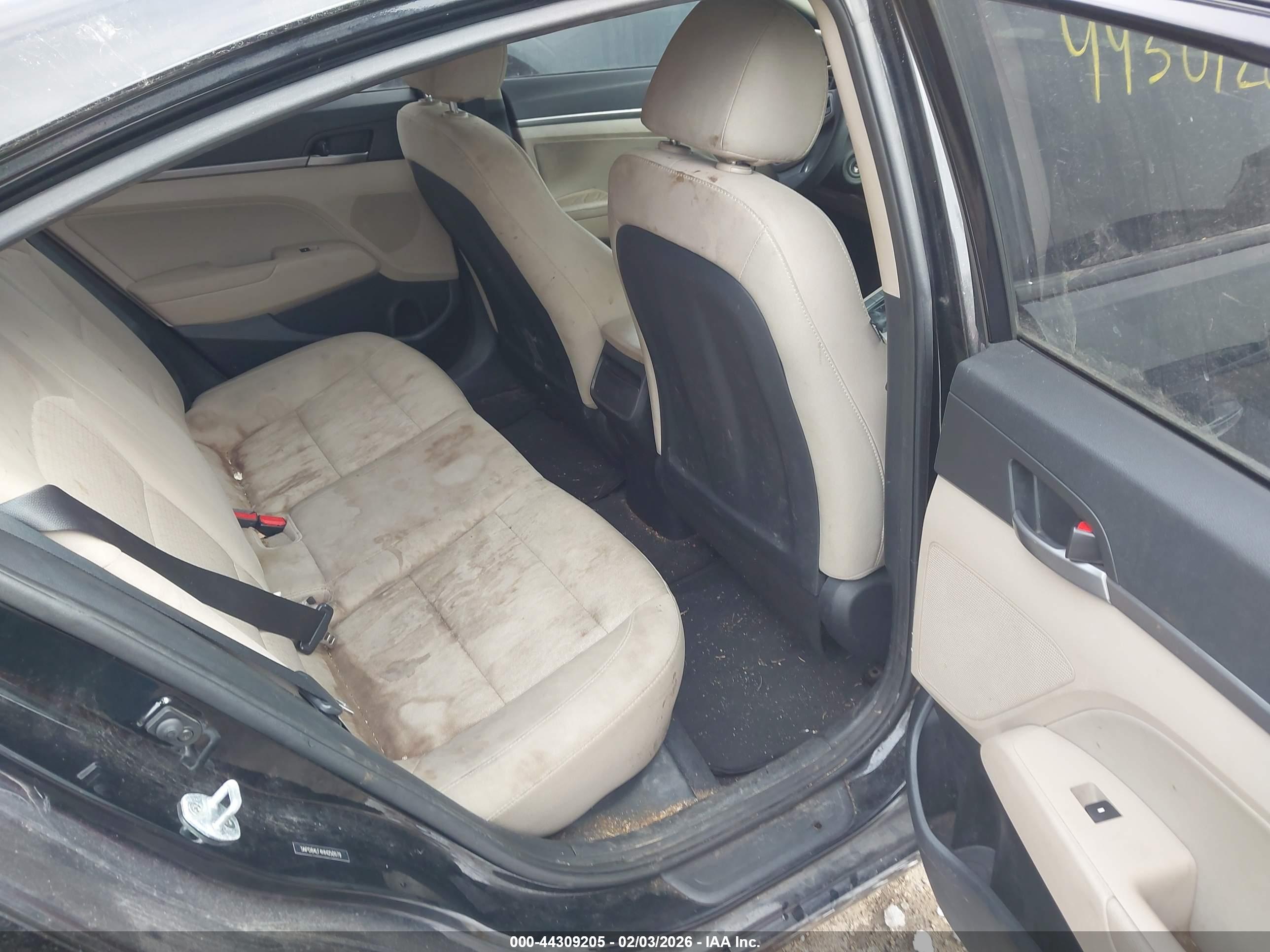 HYUNDAI ELANTRA image 8