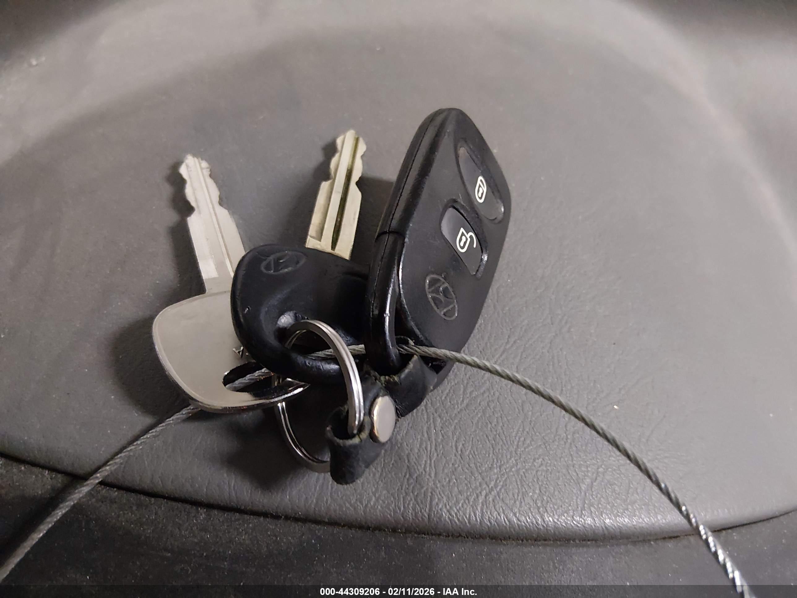 HYUNDAI TUCSON image 11