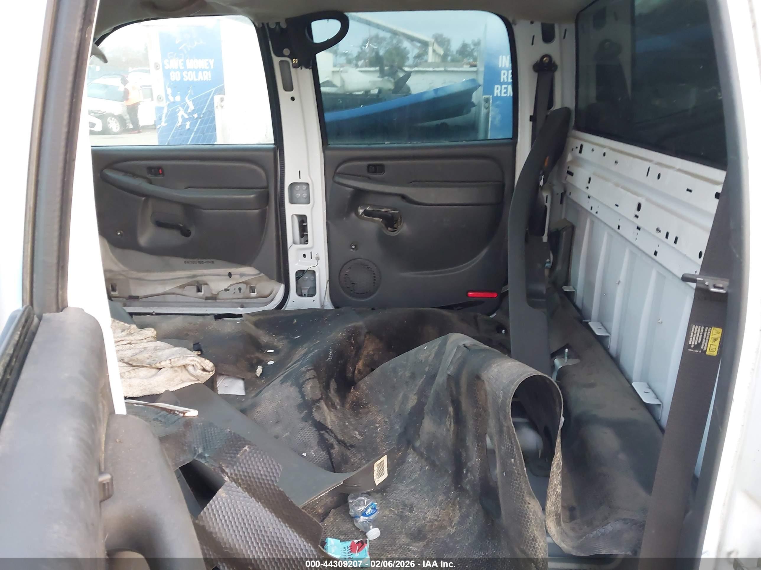 CHEVROLET SILVERADO image 8
