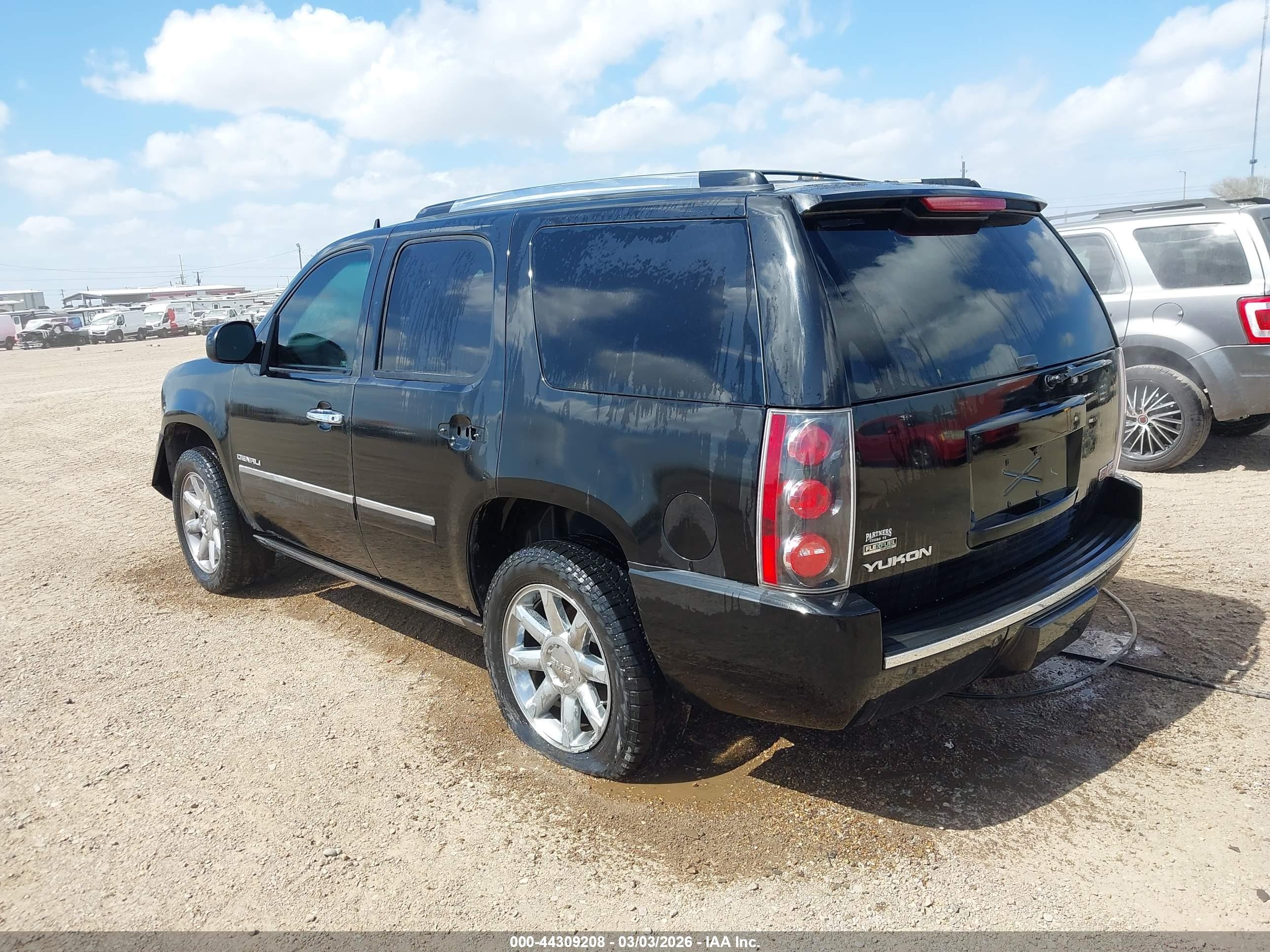 GMC YUKON image 3