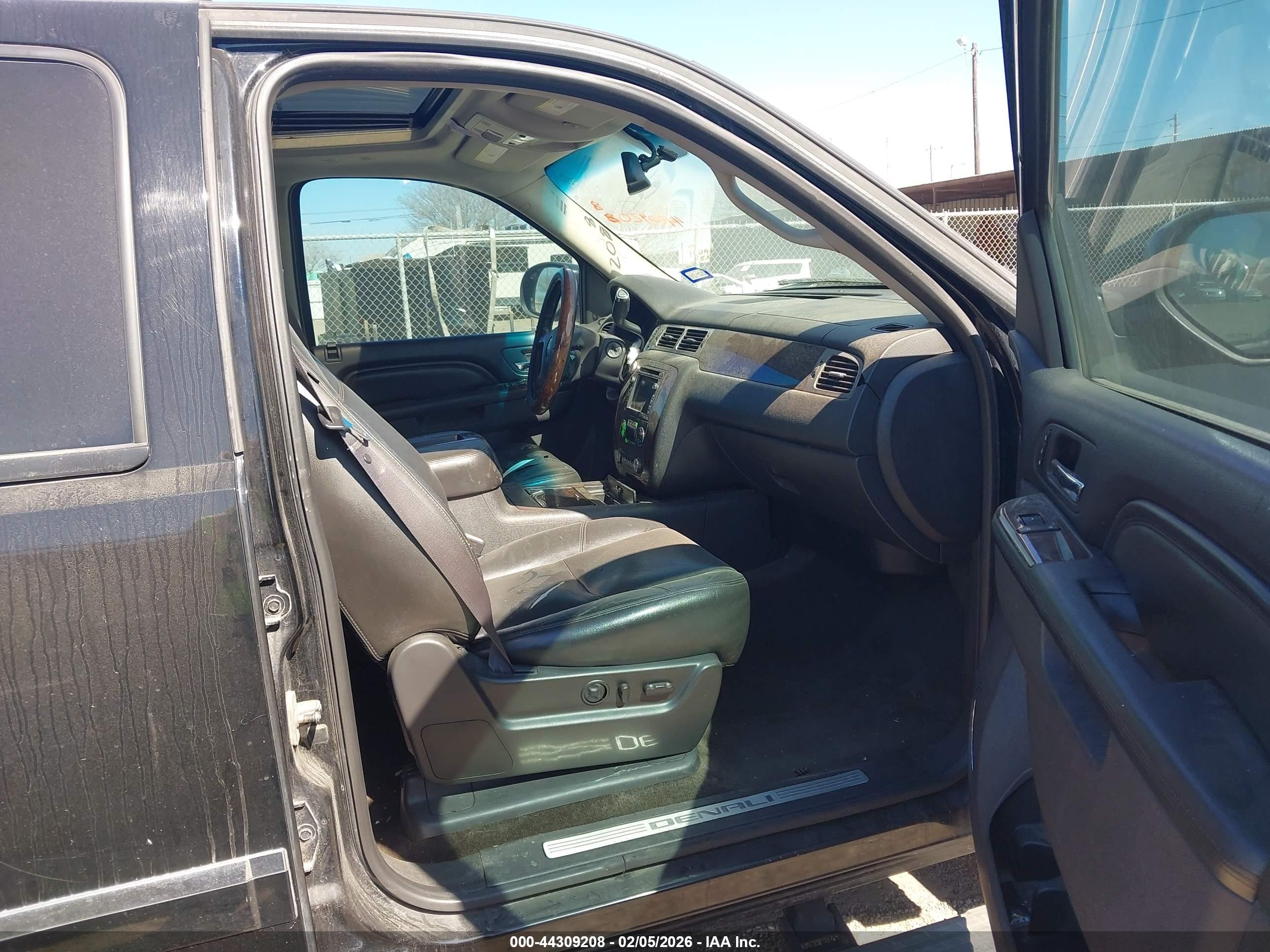 GMC YUKON image 5