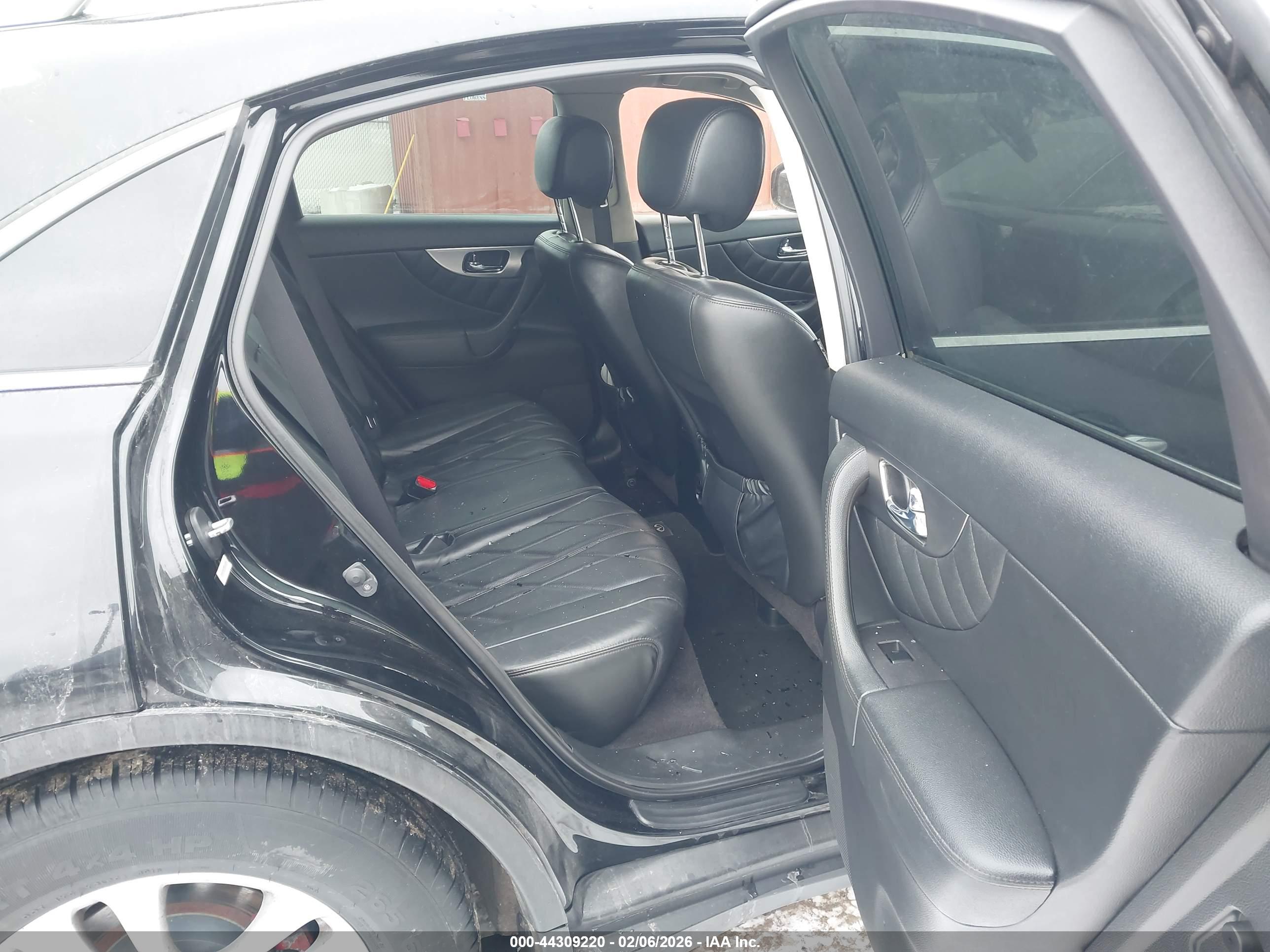 INFINITI FX35 image 8
