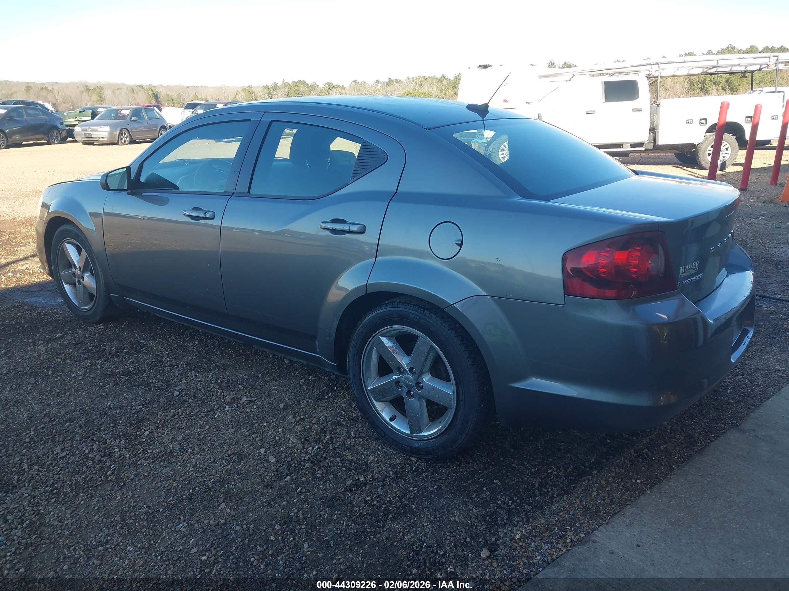 DODGE AVENGER image 3