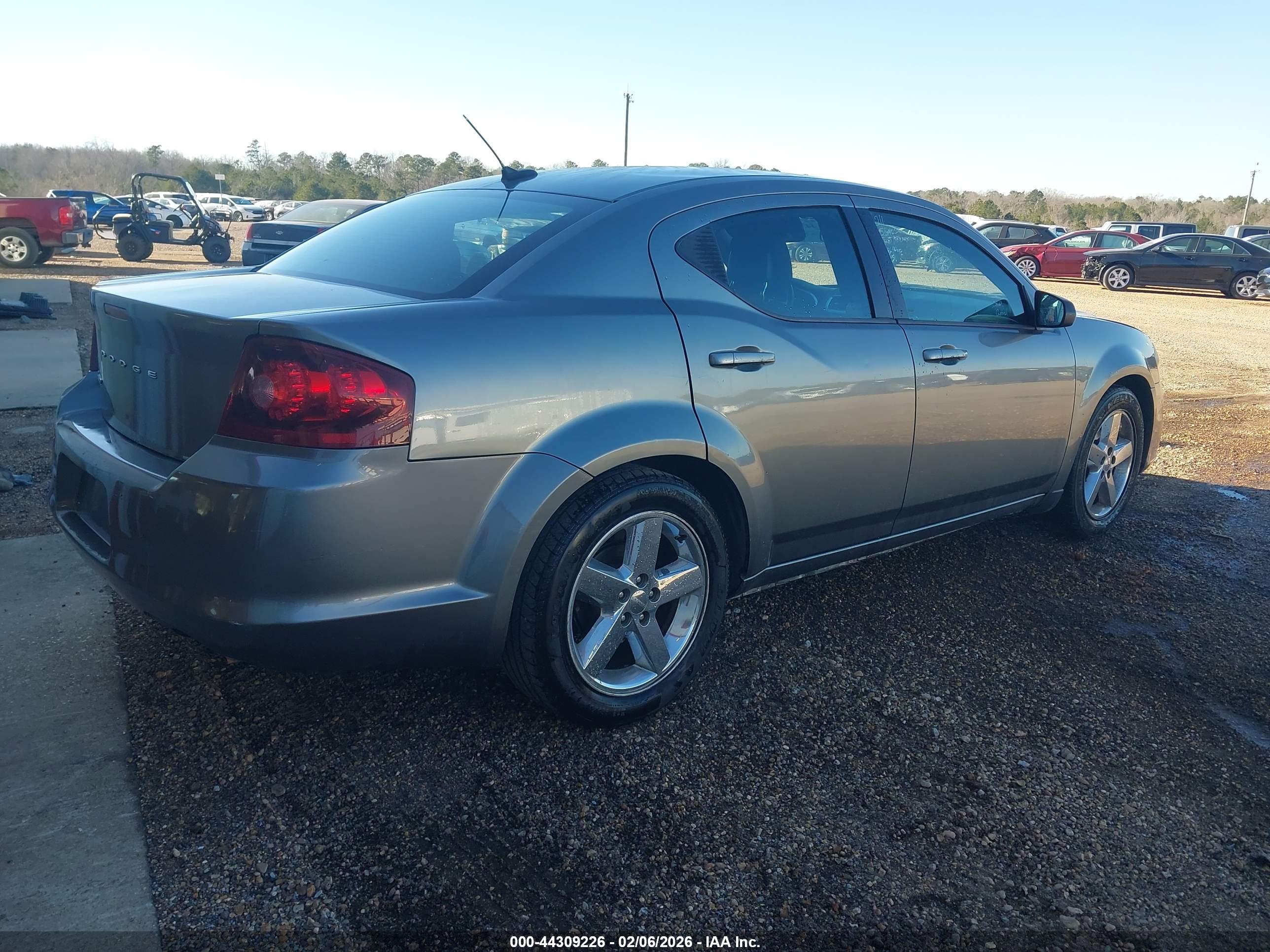 DODGE AVENGER image 4