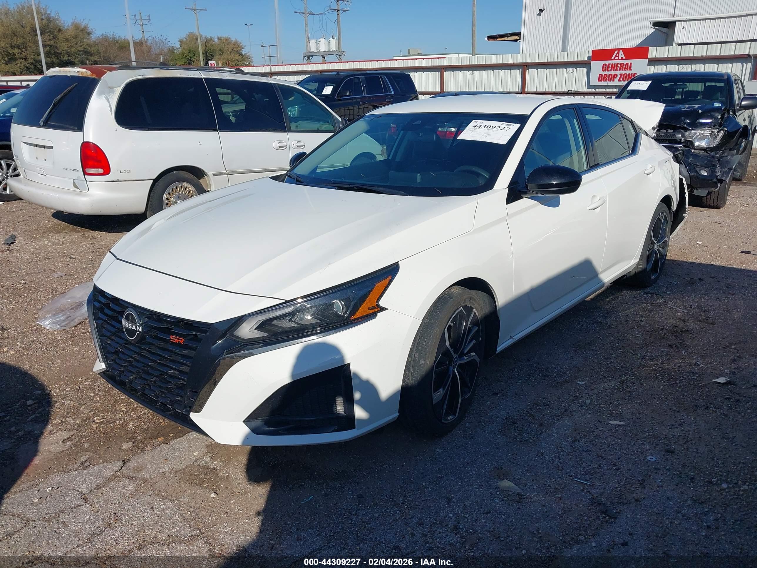NISSAN ALTIMA image 2