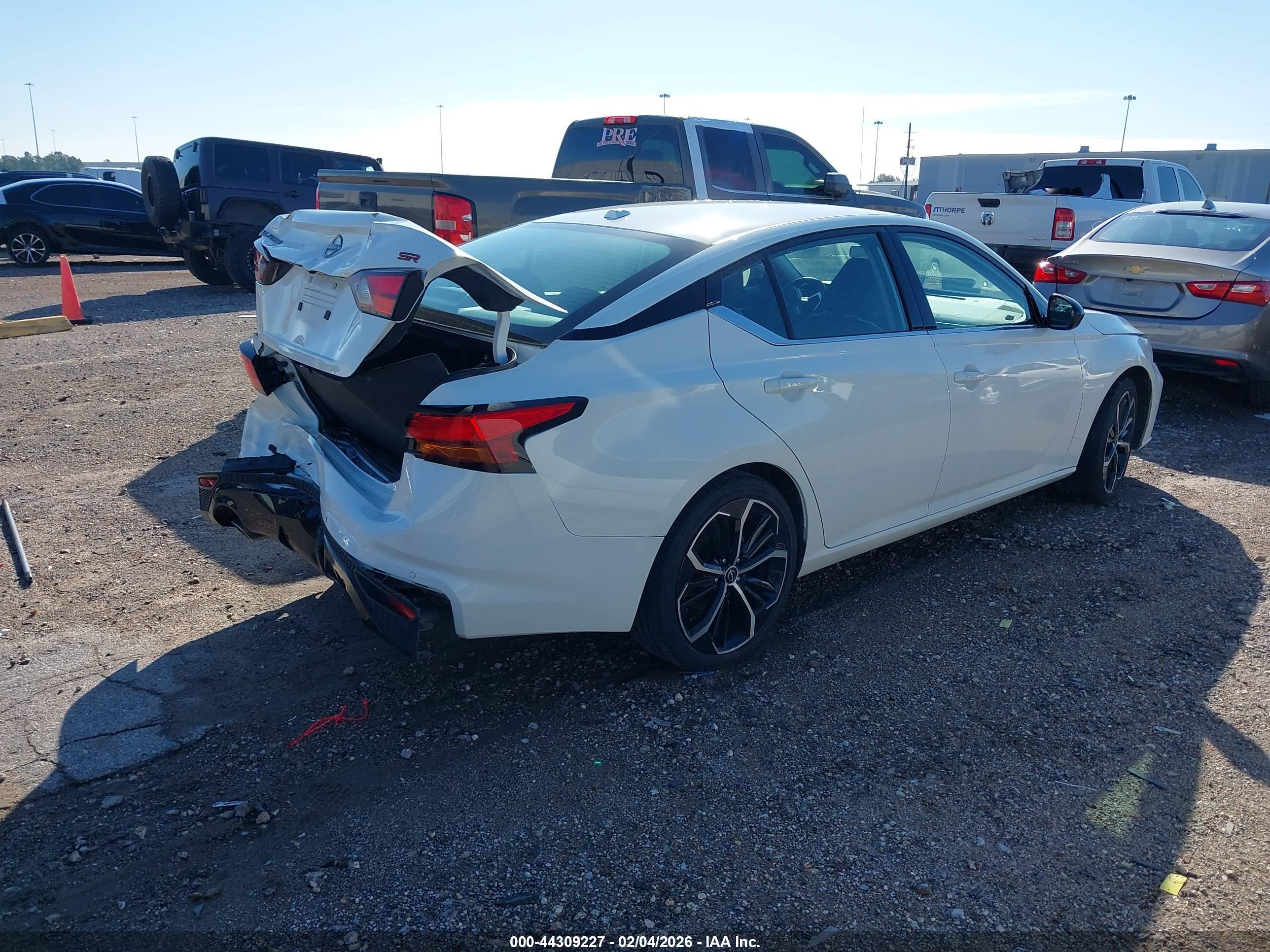 NISSAN ALTIMA image 4