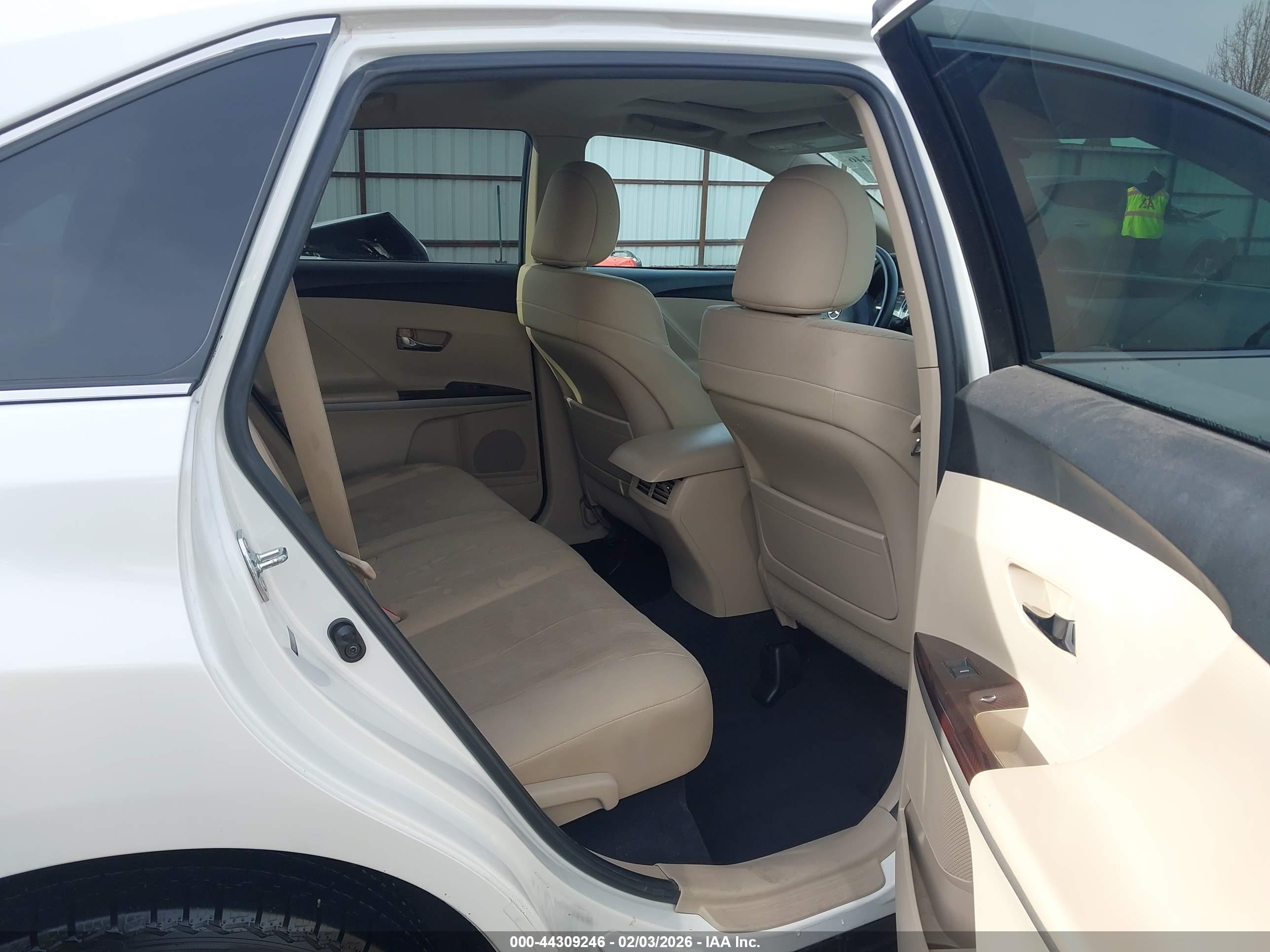 TOYOTA VENZA image 8