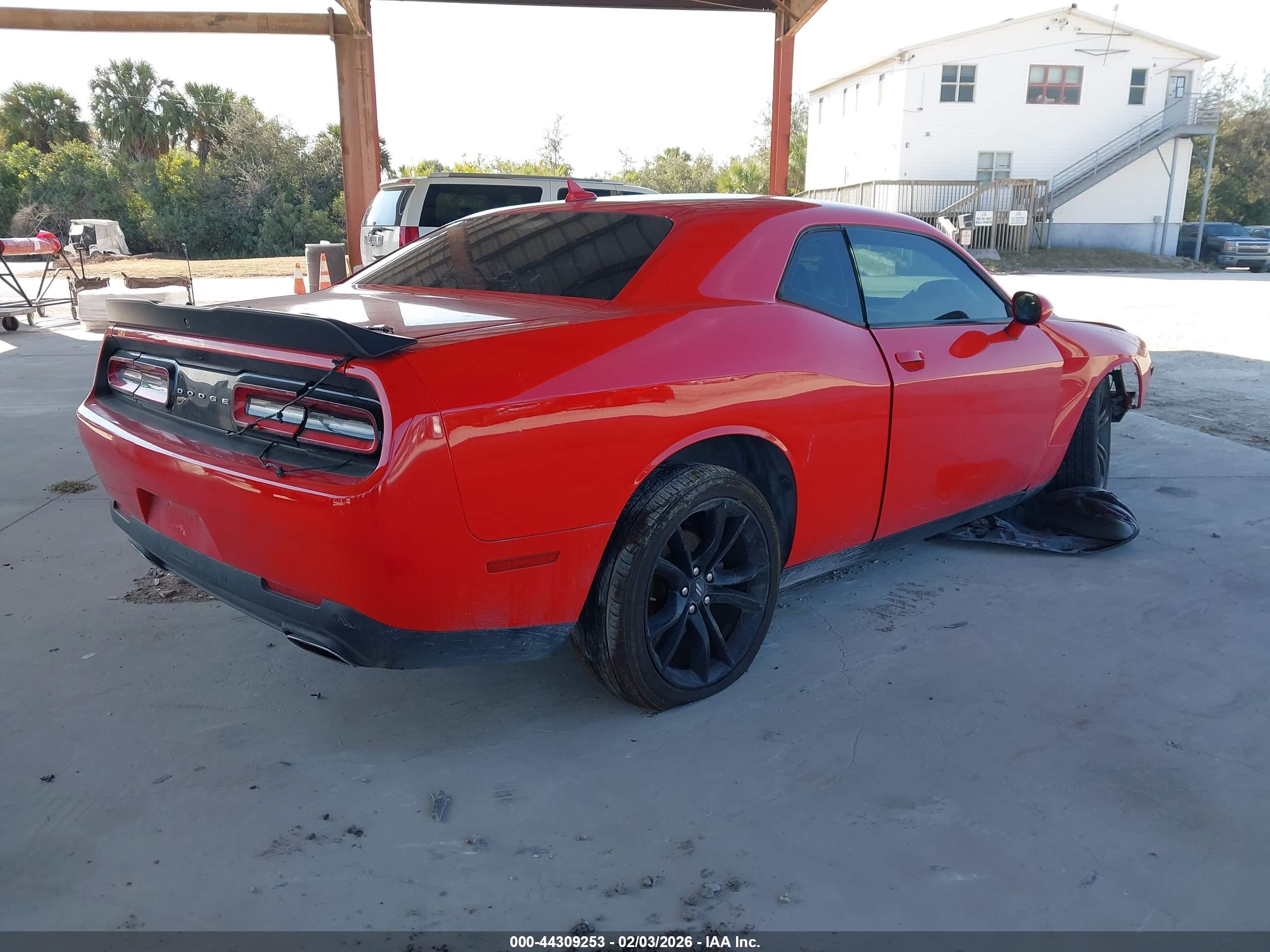 DODGE CHALLENGER image 4