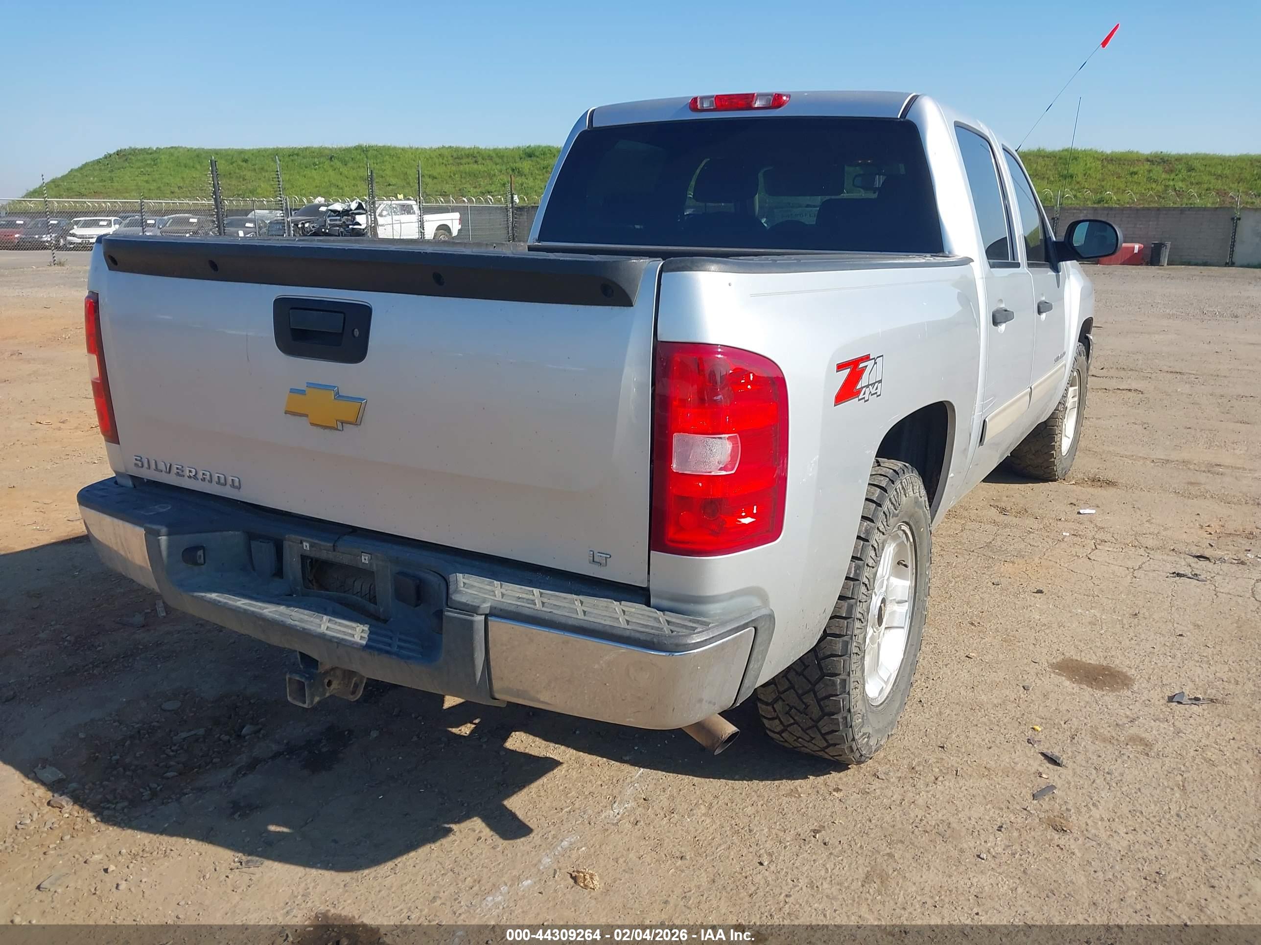 CHEVROLET SILVERADO image 4