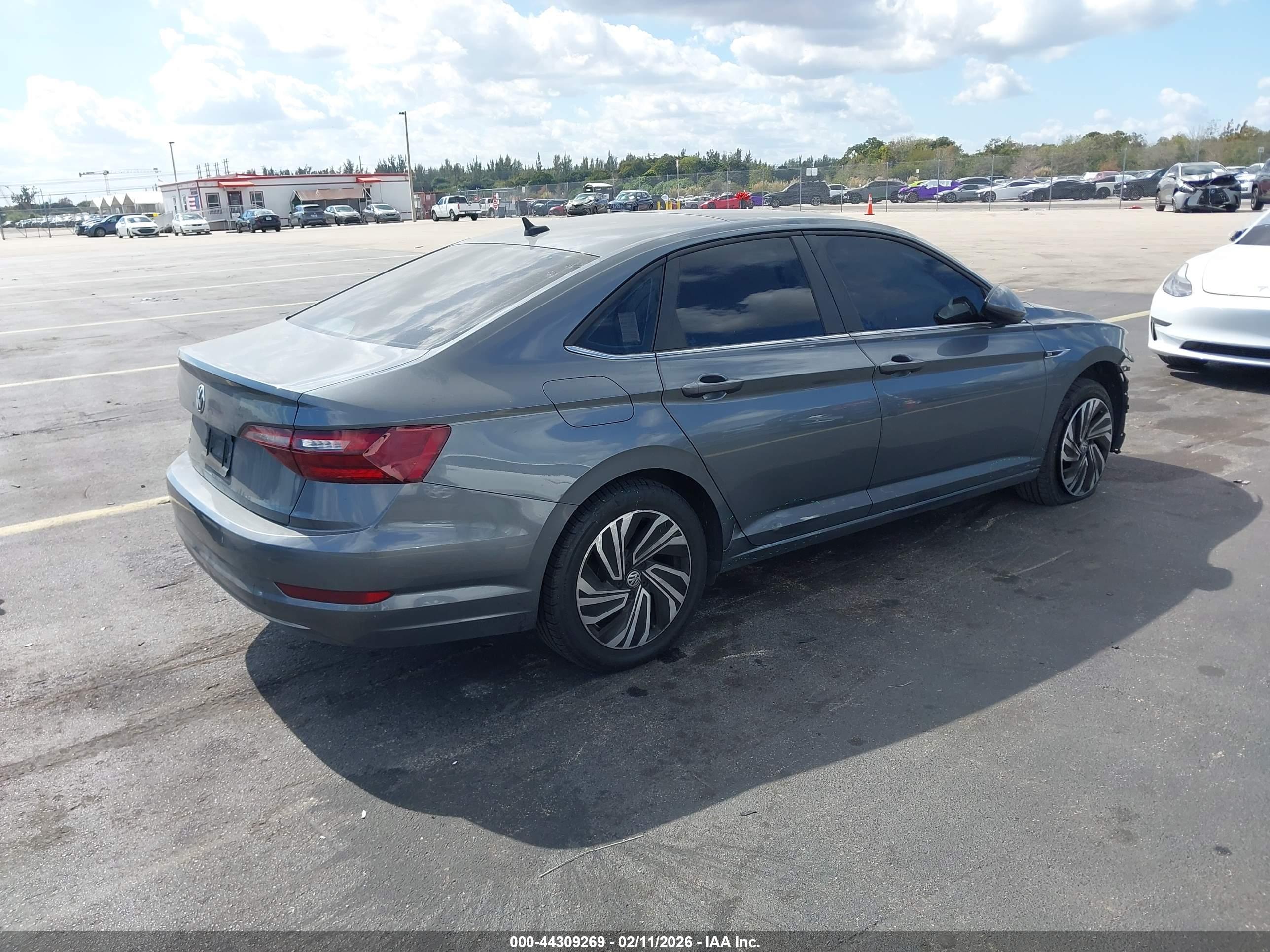 VOLKSWAGEN JETTA image 4