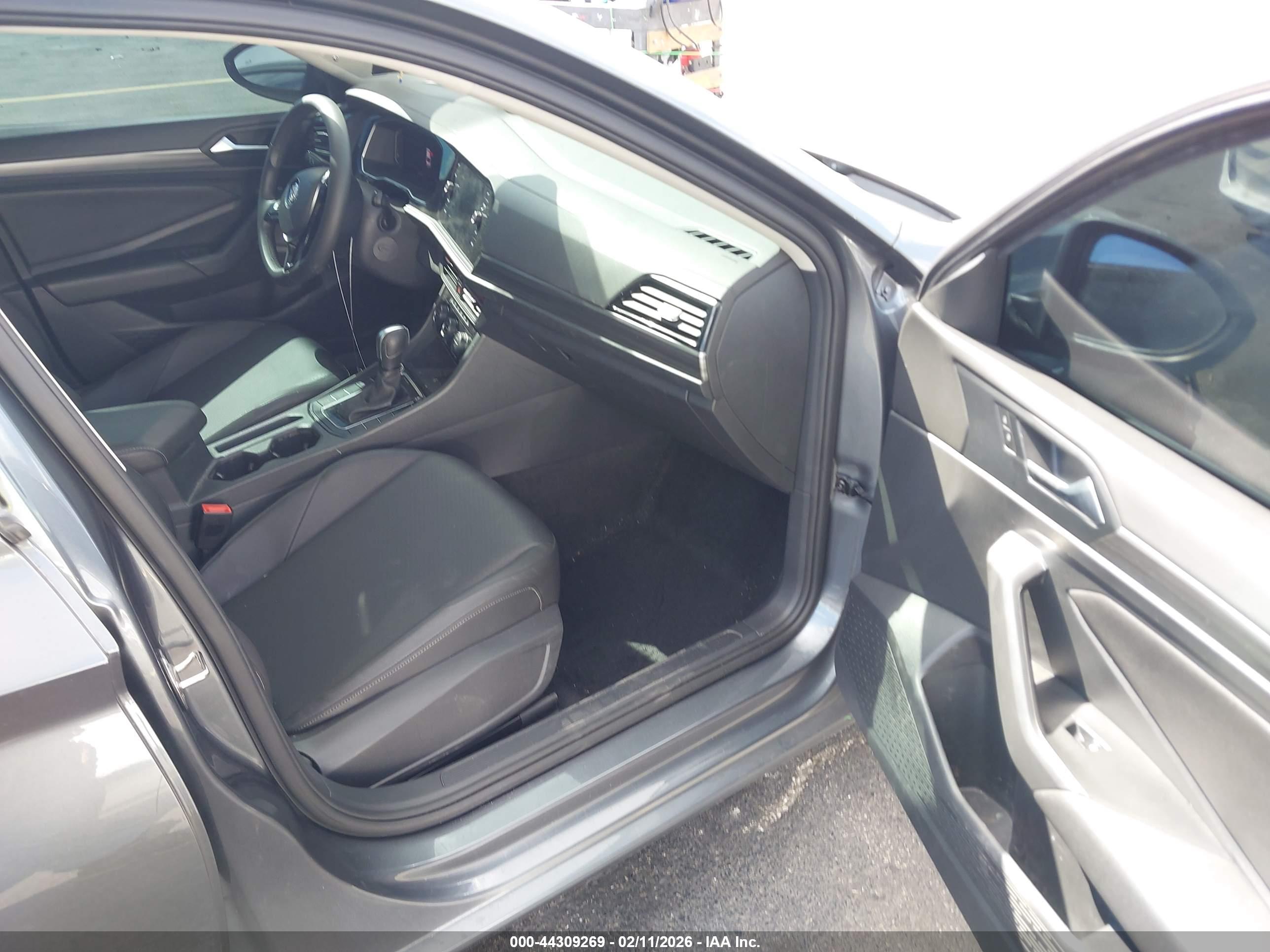 VOLKSWAGEN JETTA image 5