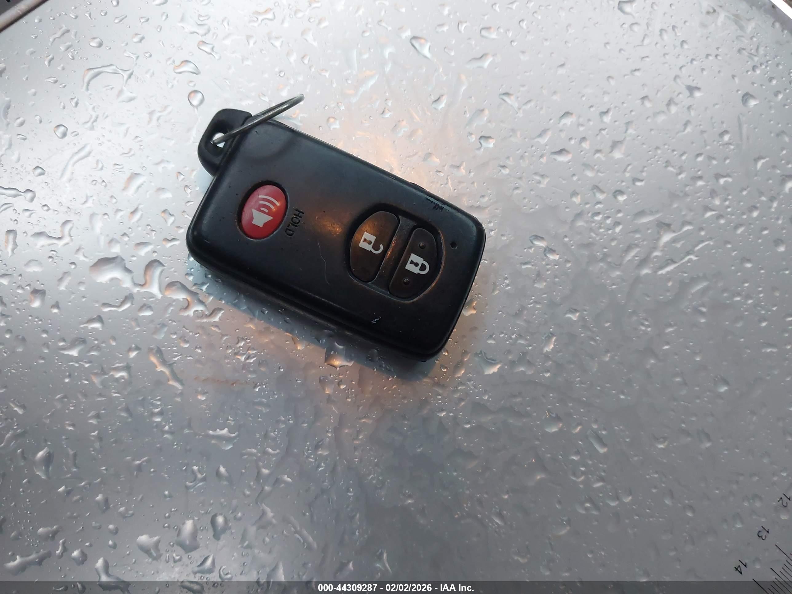 TOYOTA RAV4 image 11