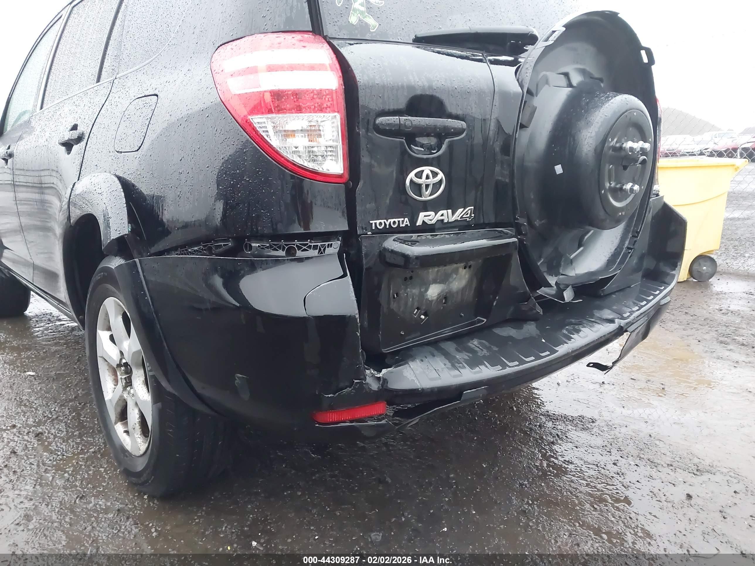 TOYOTA RAV4 image 6