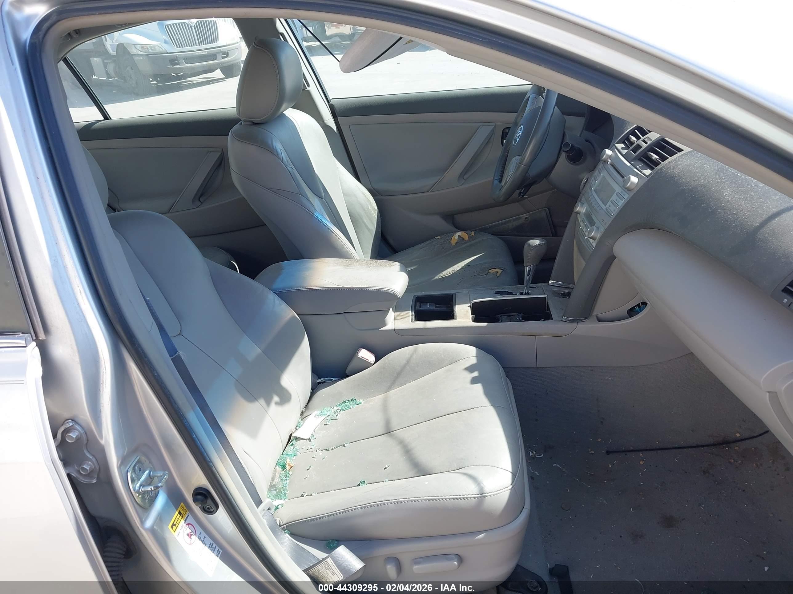 TOYOTA CAMRY image 5