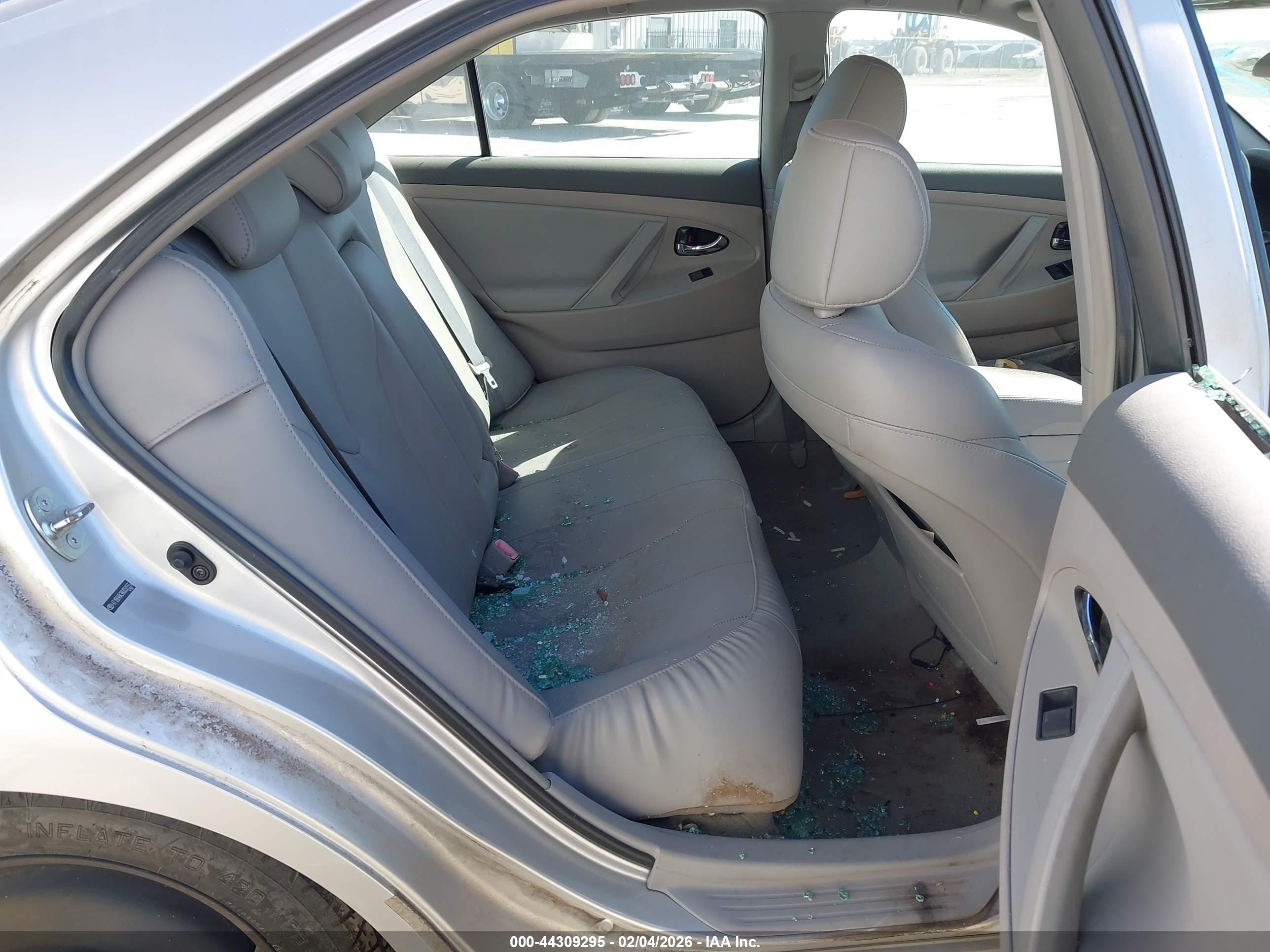 TOYOTA CAMRY image 8