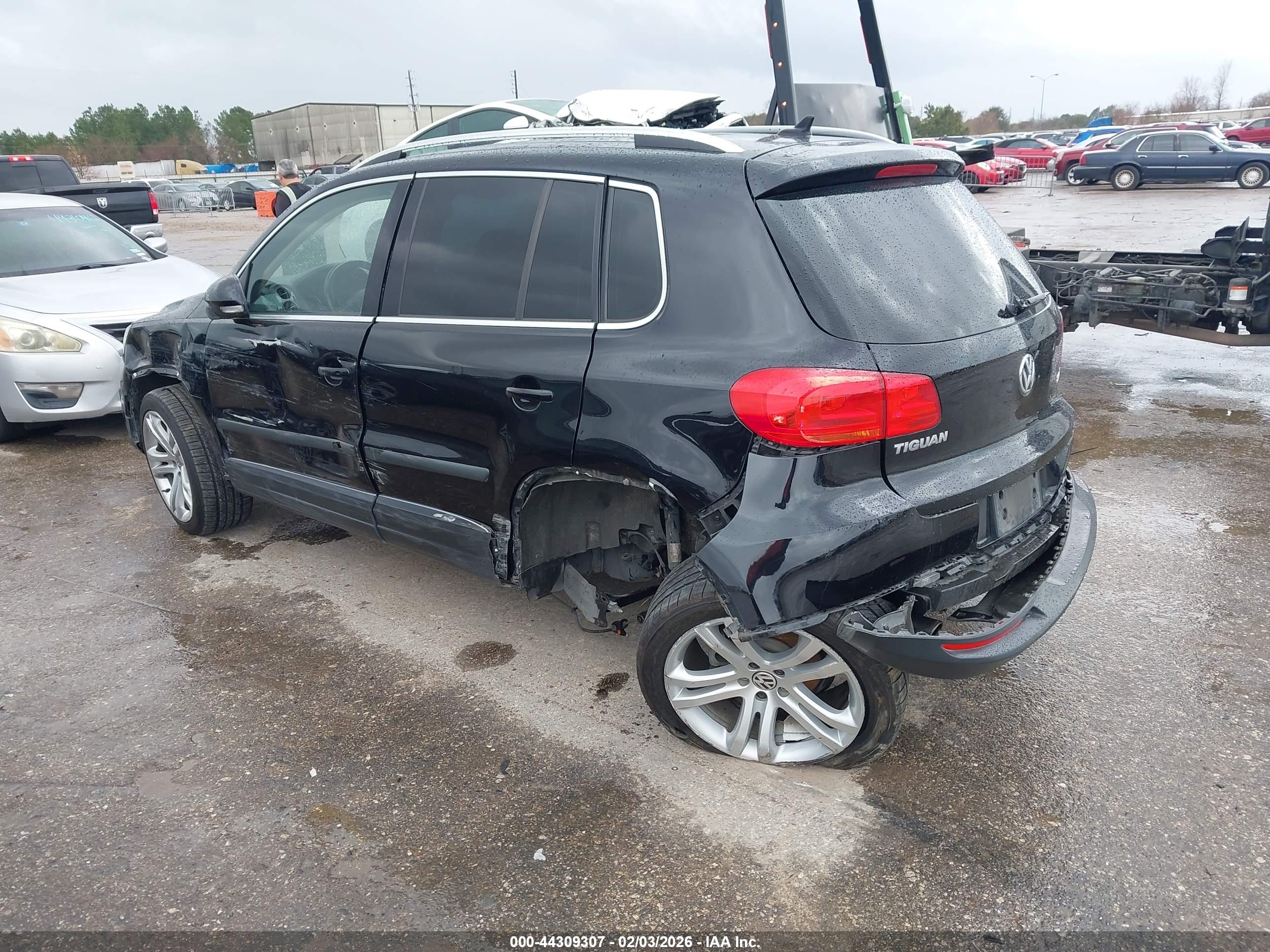 VOLKSWAGEN TIGUAN image 3