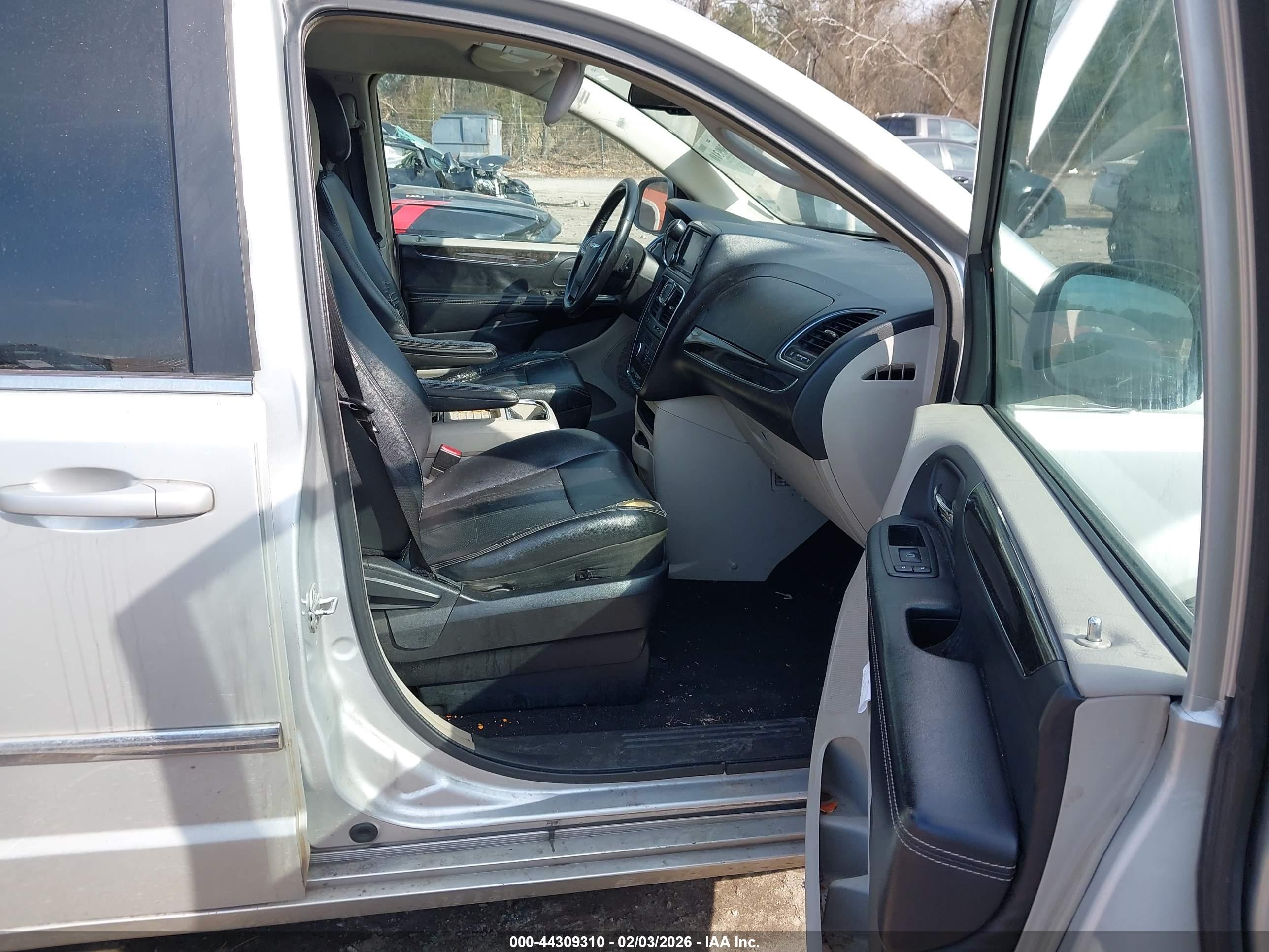 CHRYSLER TOWN image 5