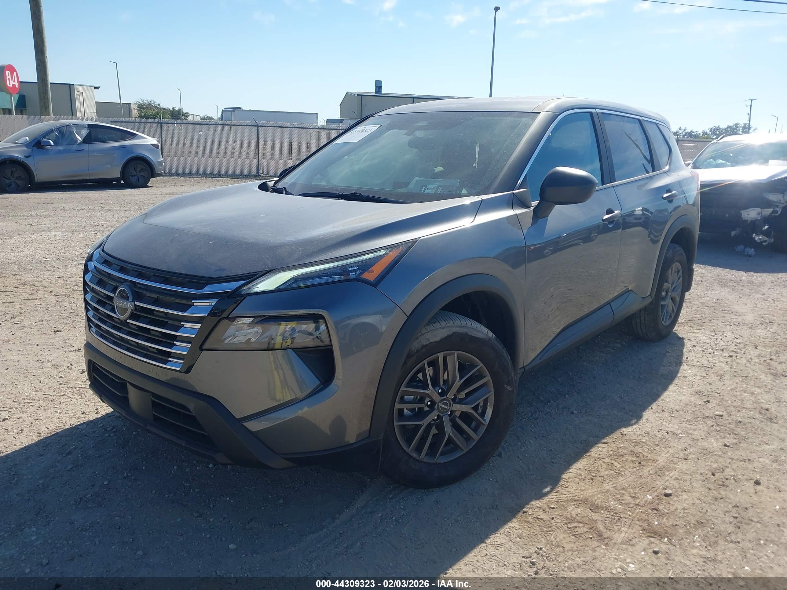 NISSAN ROGUE image 2