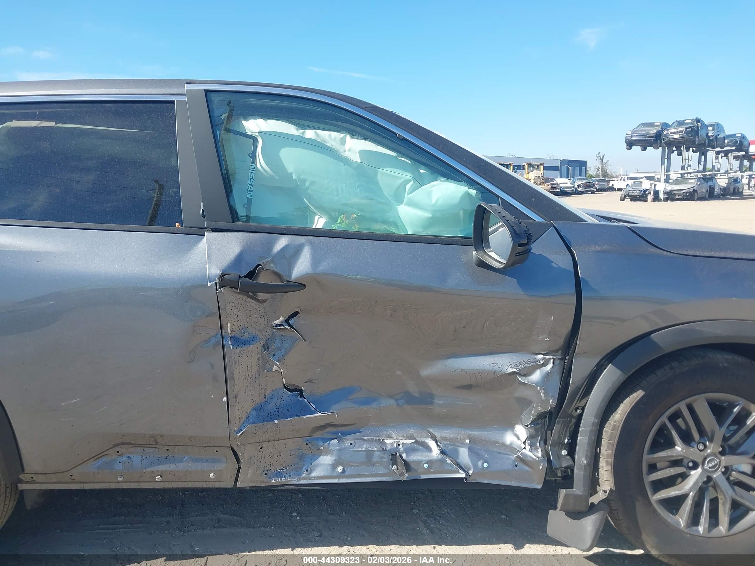 NISSAN ROGUE image 6