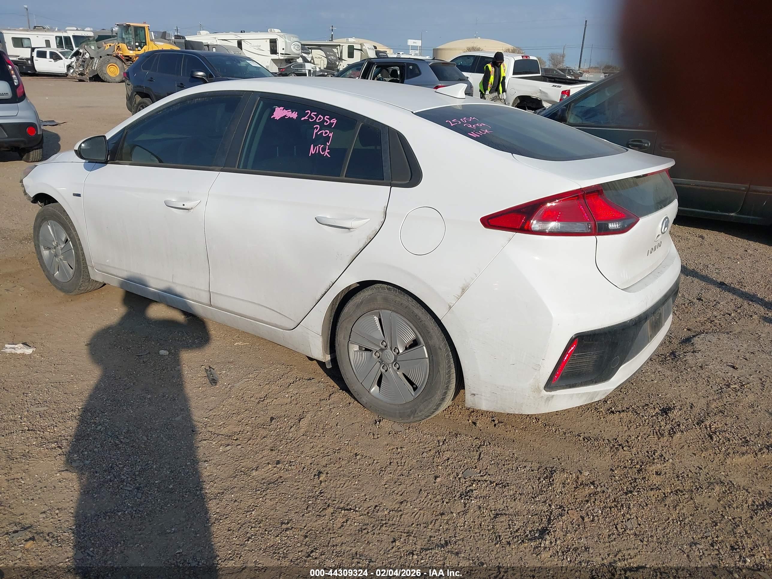 HYUNDAI IONIQ image 3