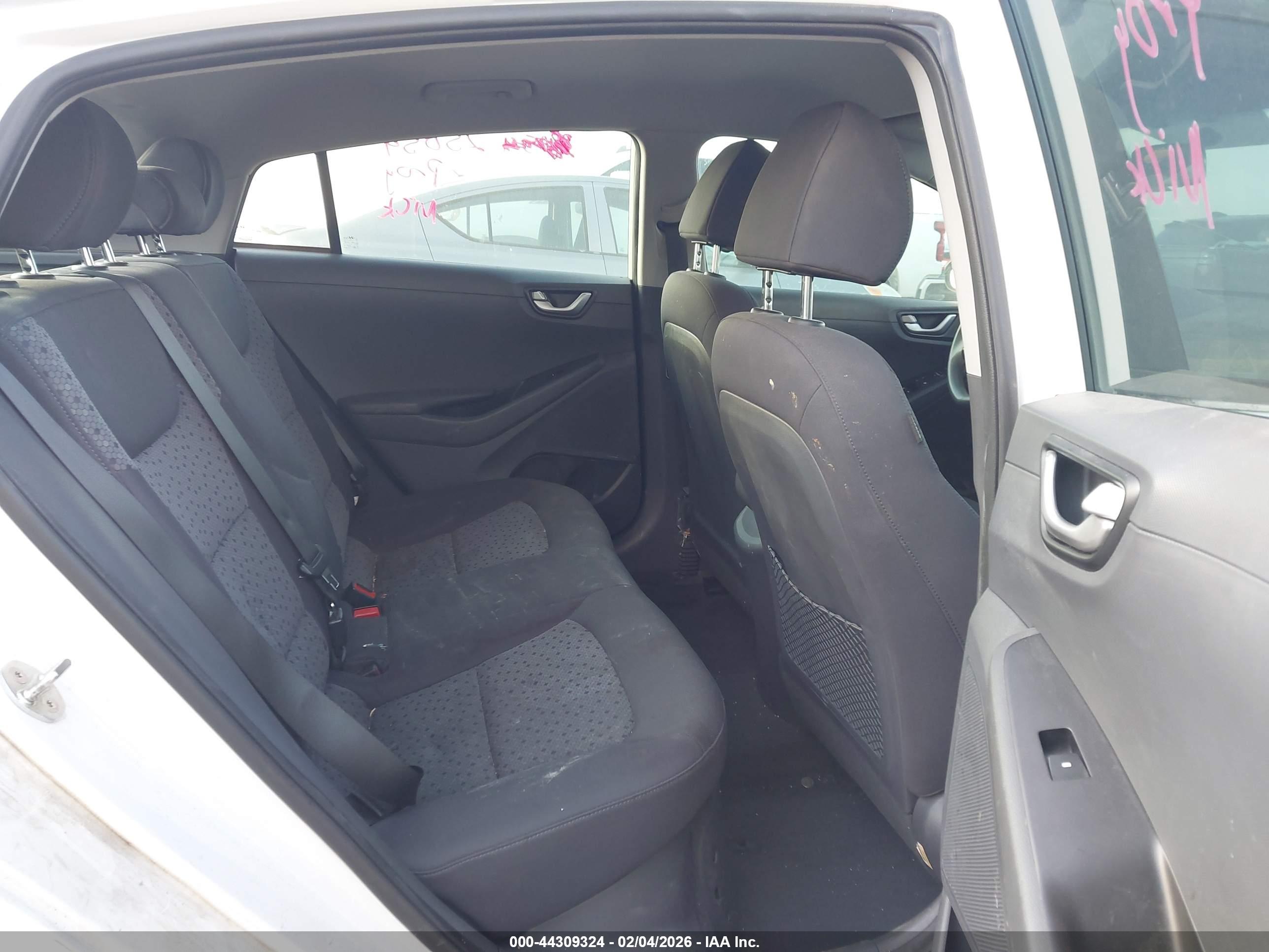 HYUNDAI IONIQ image 8