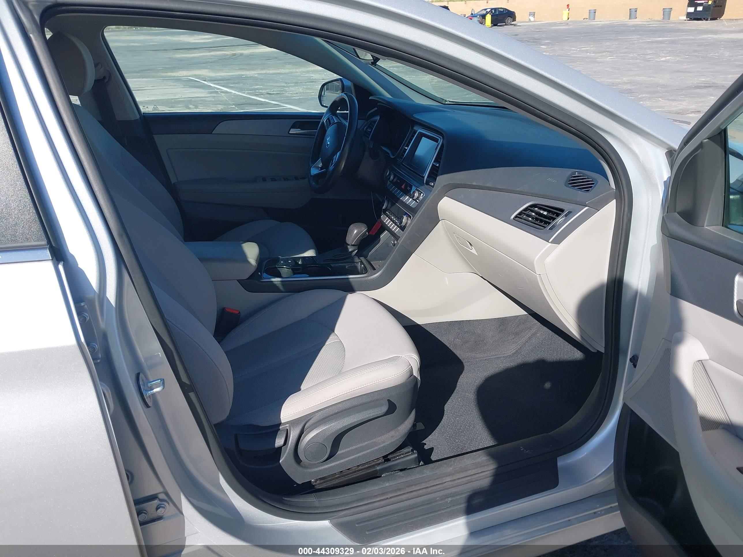 HYUNDAI SONATA image 5