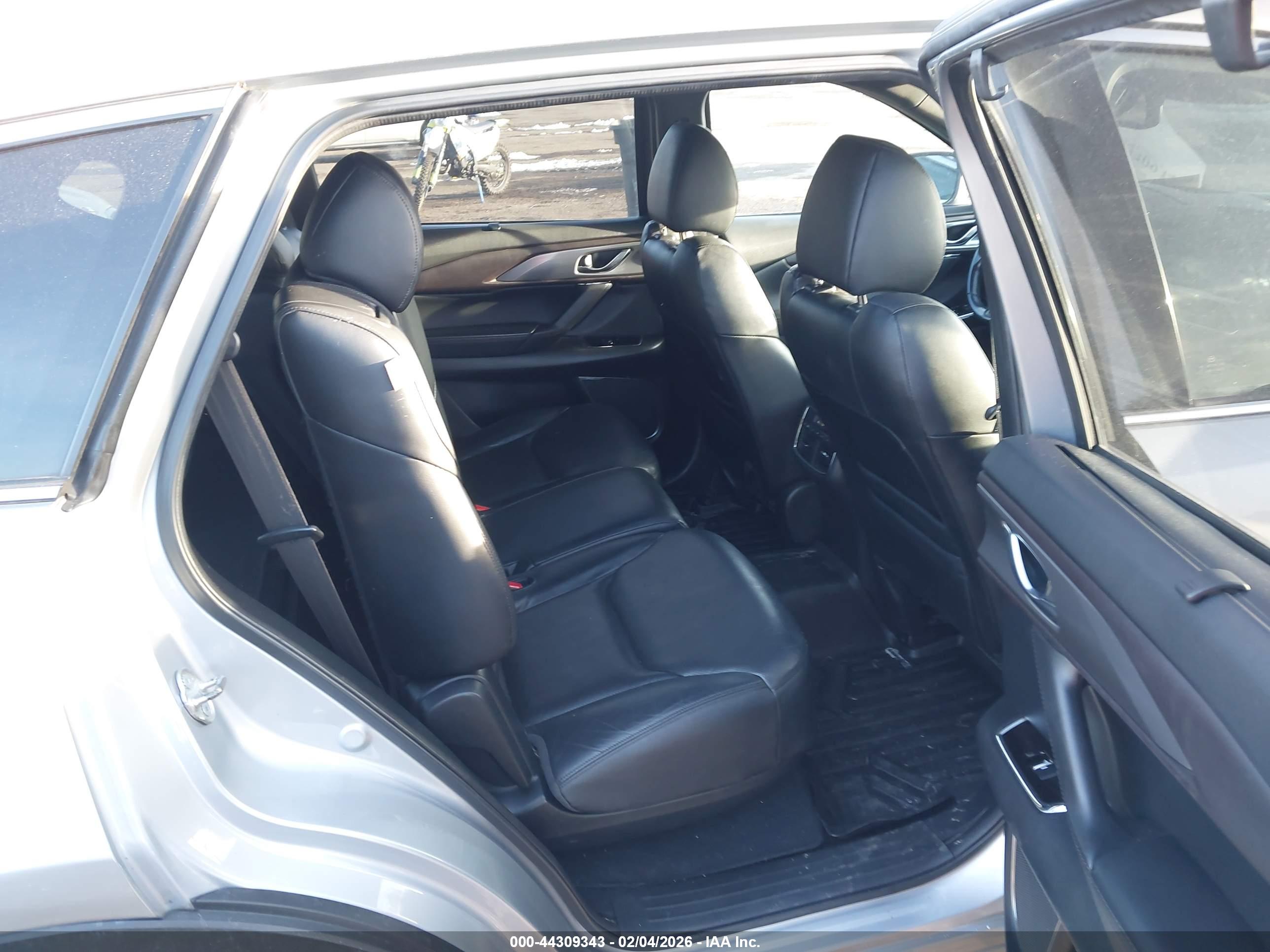 MAZDA CX-9 image 8