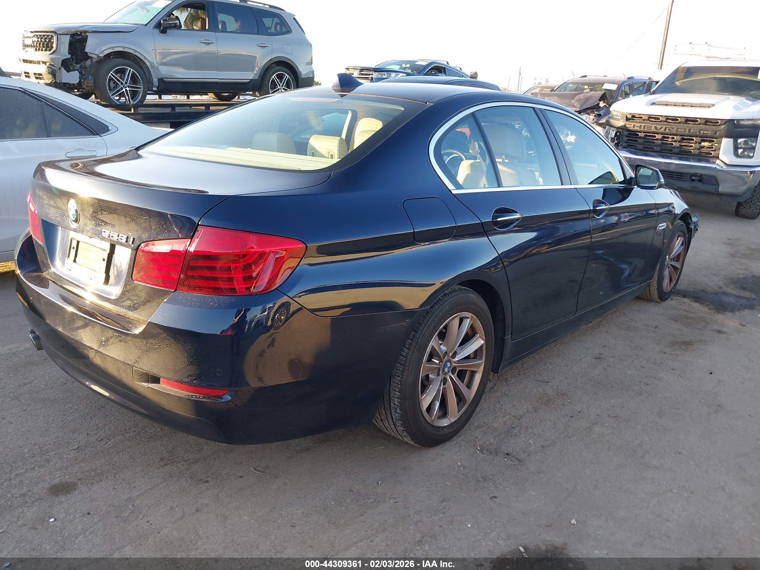 BMW 528I image 4