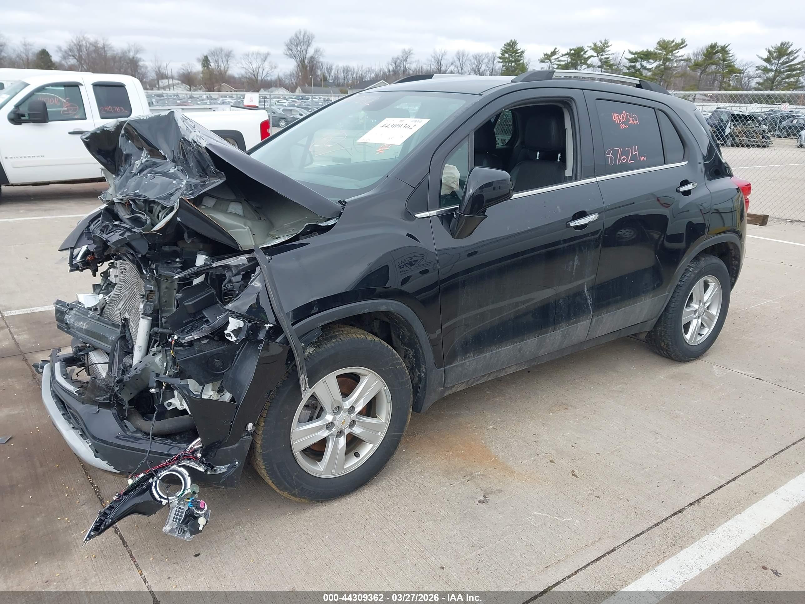 CHEVROLET TRAX image 2