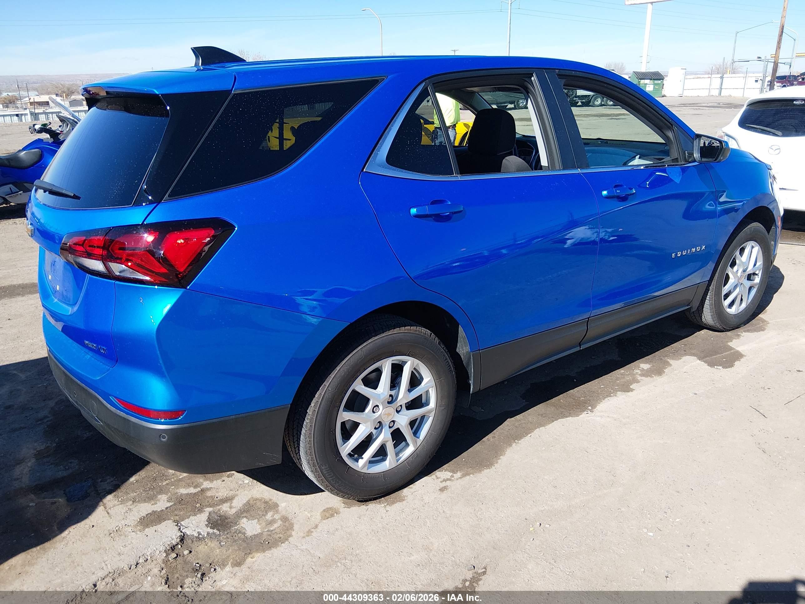 CHEVROLET EQUINOX image 4