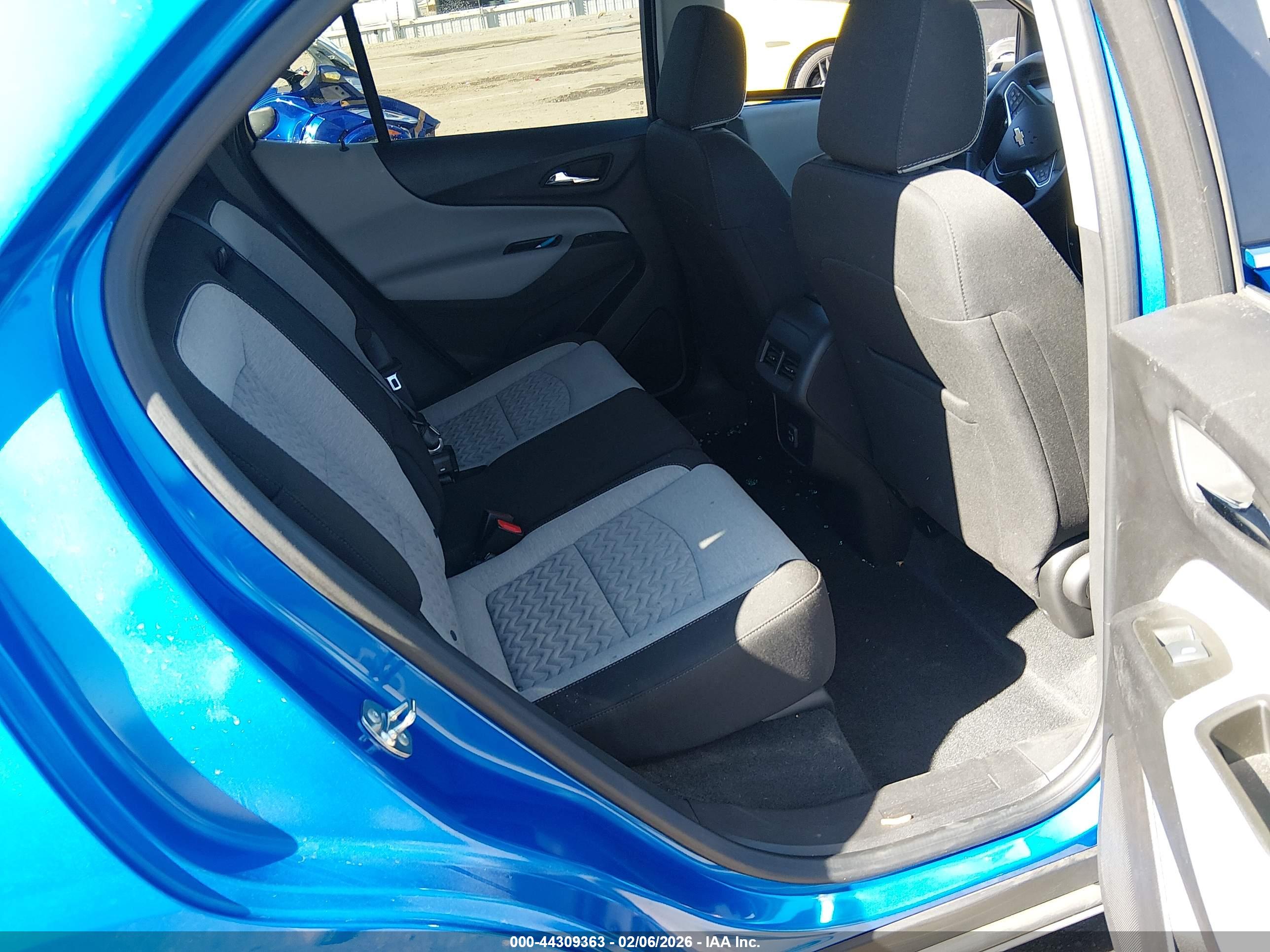 CHEVROLET EQUINOX image 8