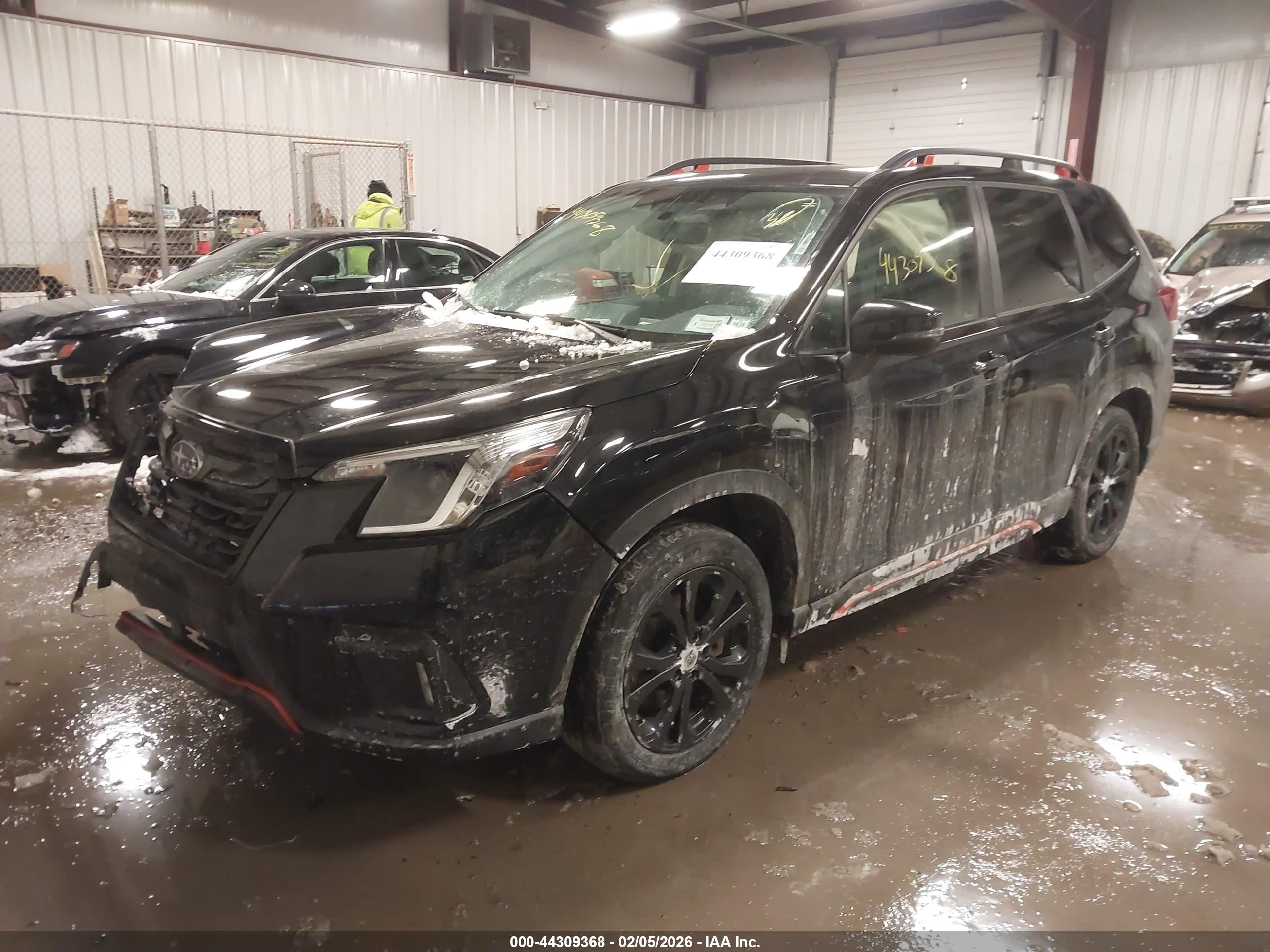 SUBARU FORESTER image 2