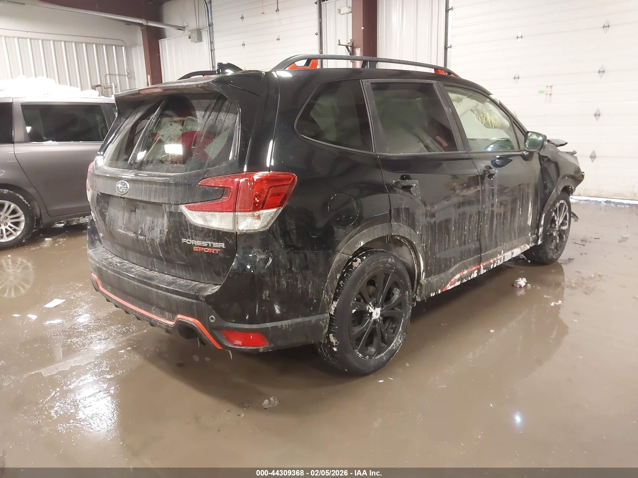 SUBARU FORESTER image 4