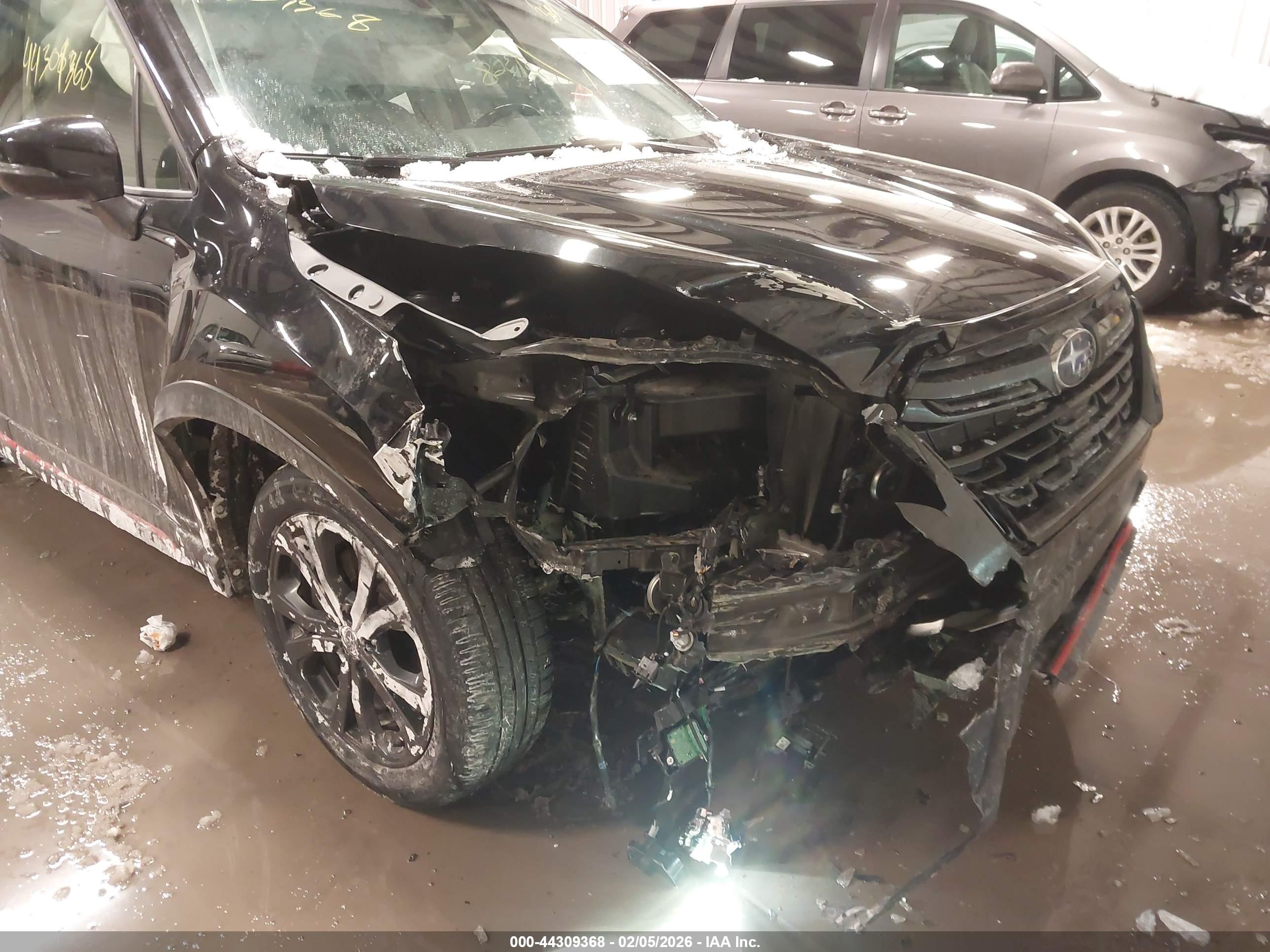SUBARU FORESTER image 6