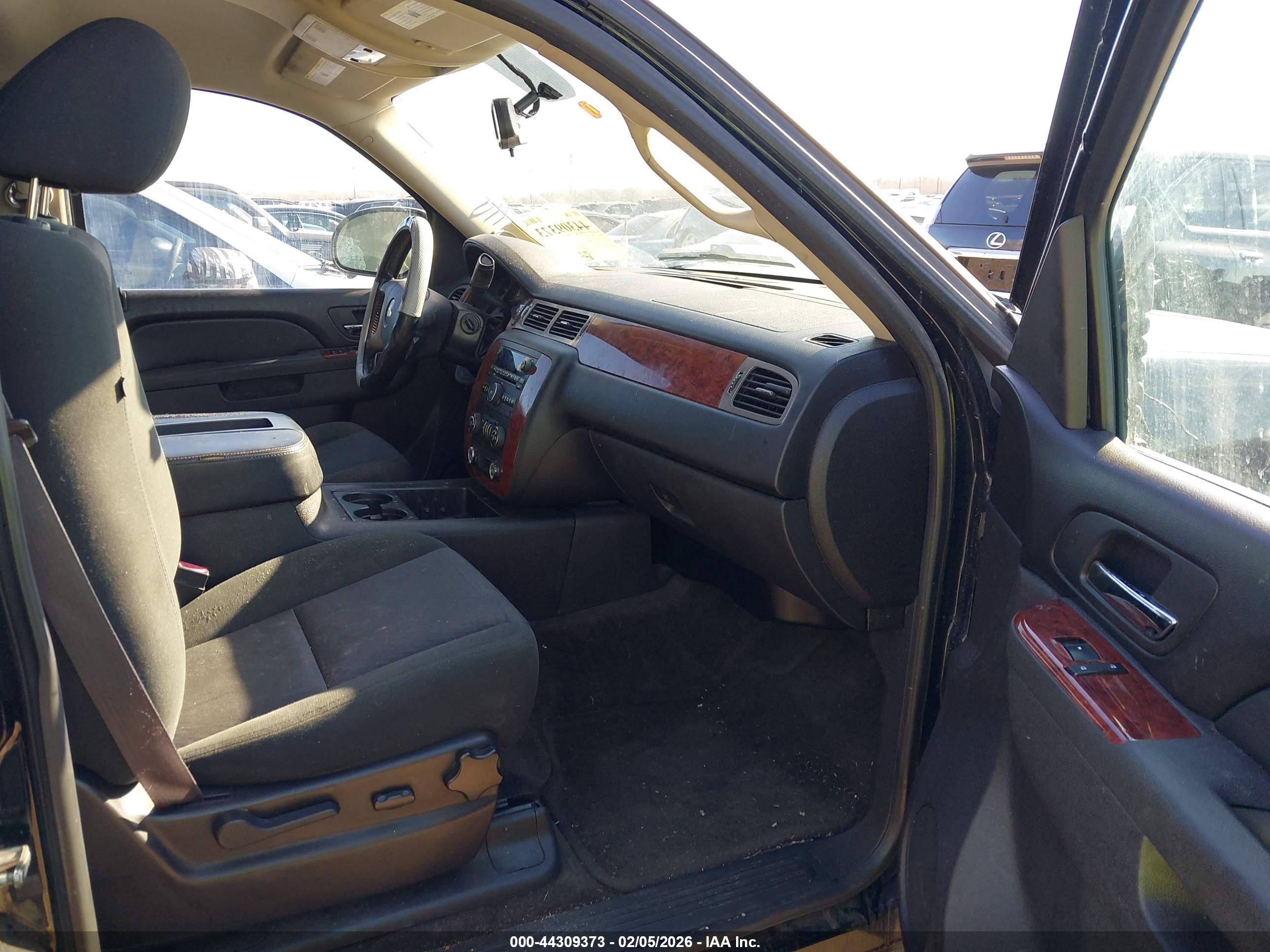 CHEVROLET TAHOE image 5
