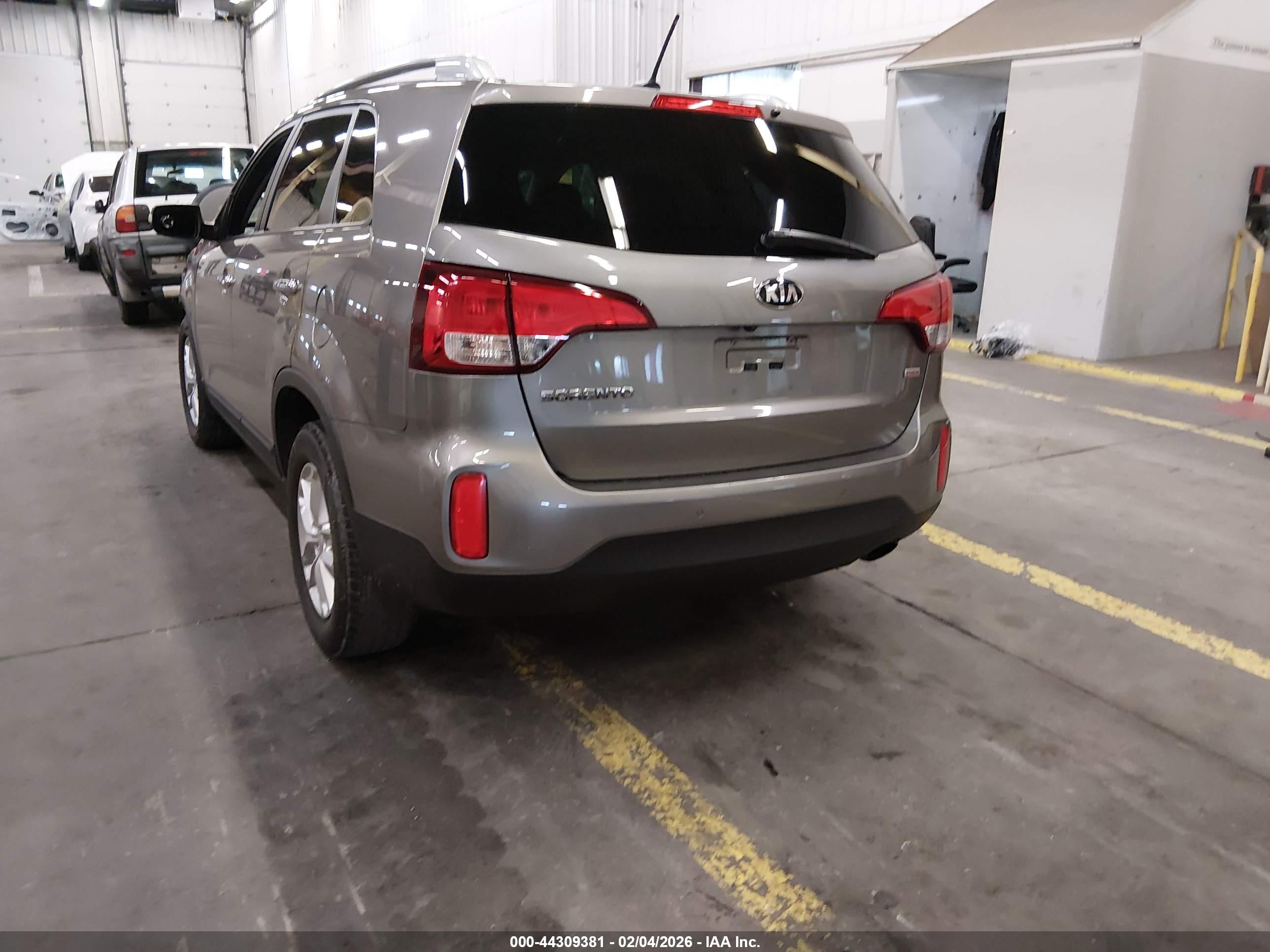 KIA SORENTO image 3